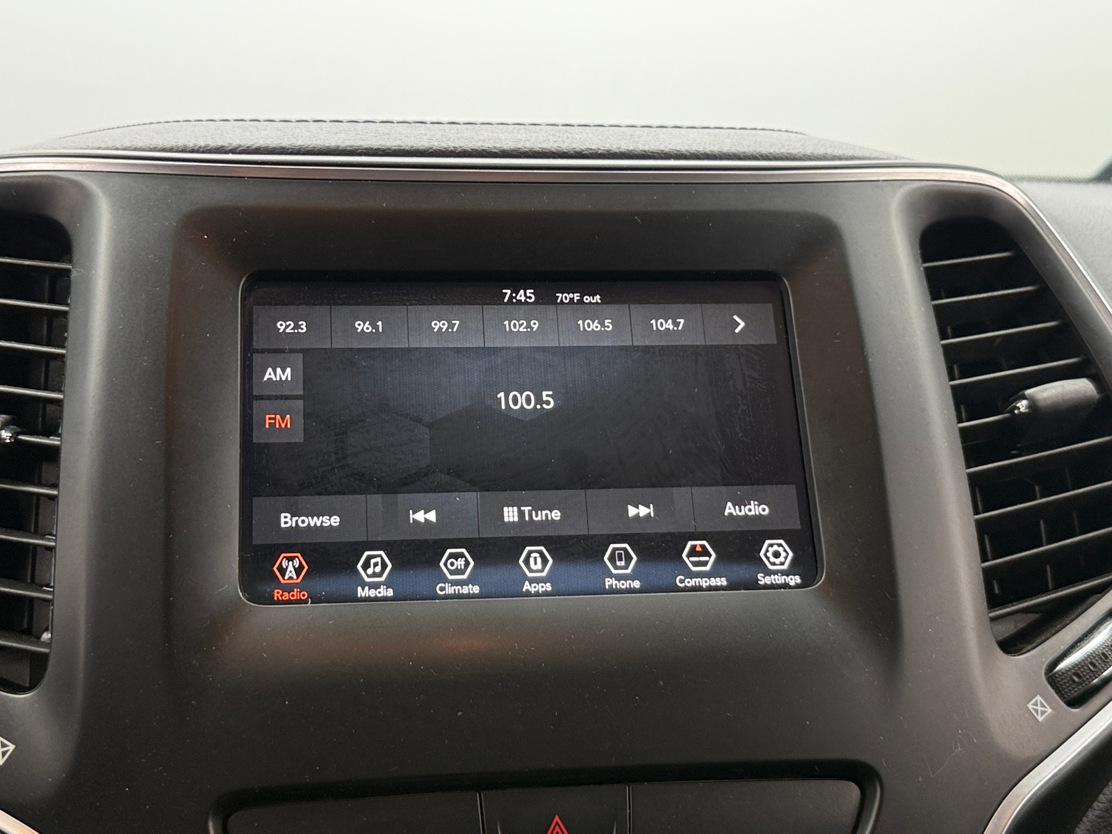 Thumbnail: 2019 Jeep Cherokee - 4