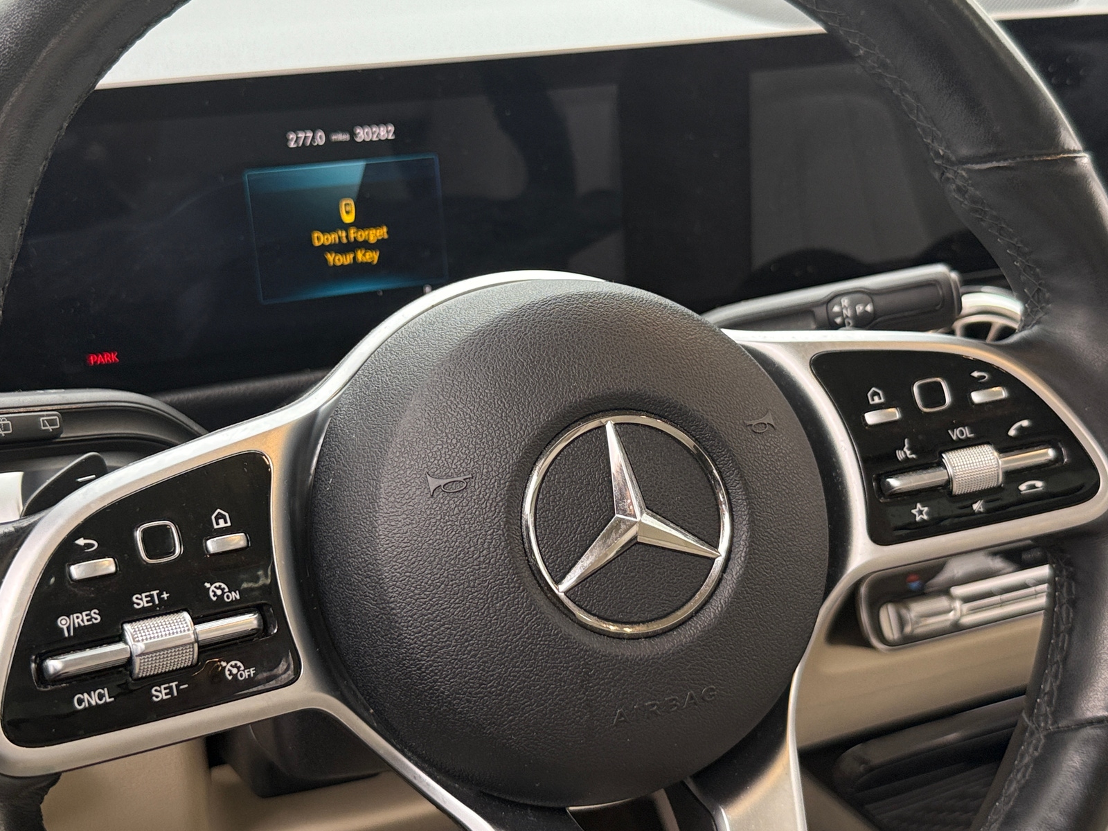 Thumbnail: 2021 Mercedes-Benz GLB - 4