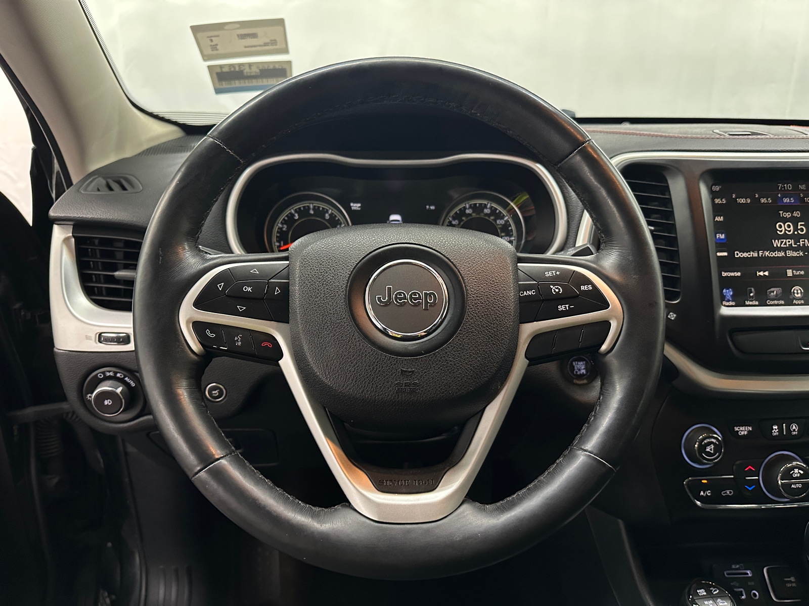 Thumbnail: 2015 Jeep Cherokee - 4