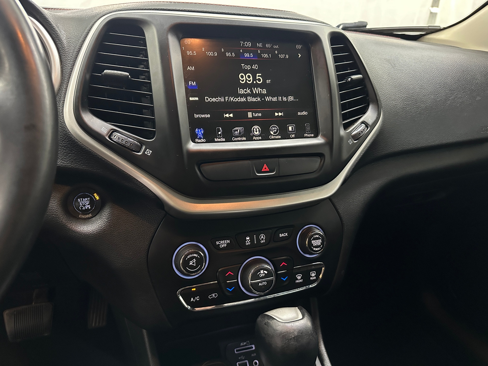 Thumbnail: 2015 Jeep Cherokee - 3