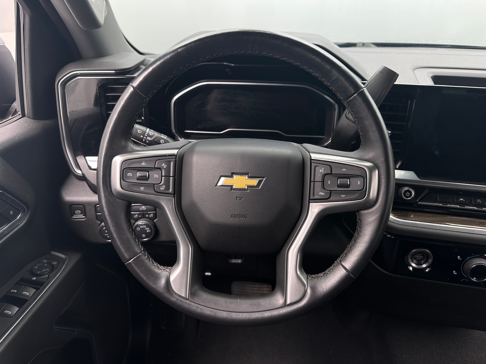 Thumbnail: 2022 Chevrolet Silverado 1500 - 5