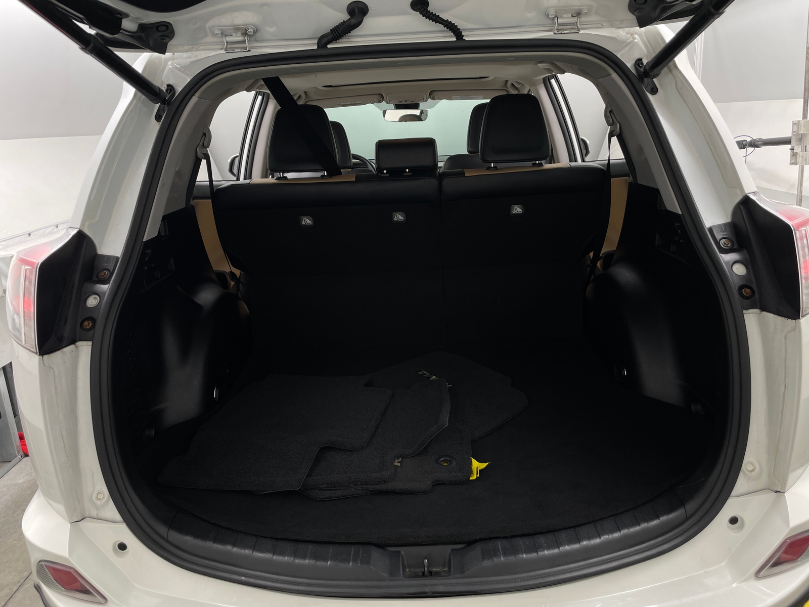 Thumbnail: 2016 Toyota RAV4 - 6