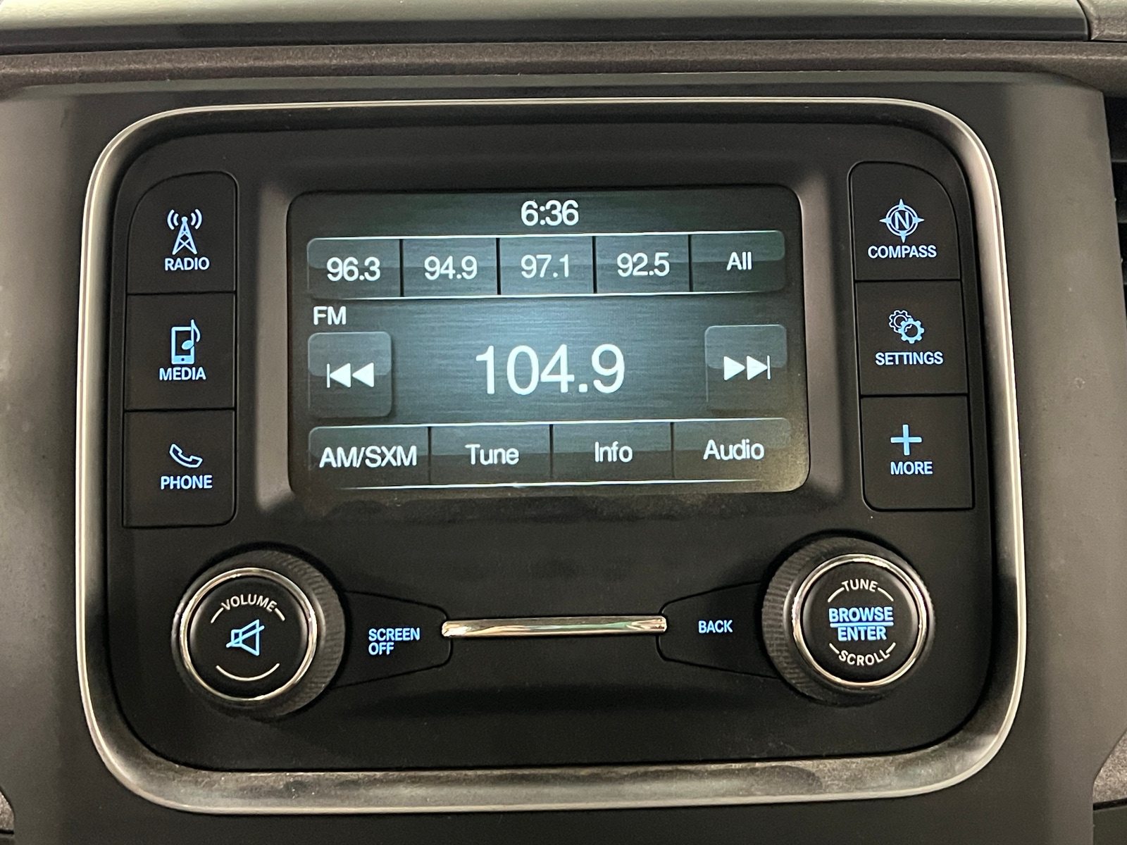 Thumbnail: 2020 RAM 1500 Classic - 3