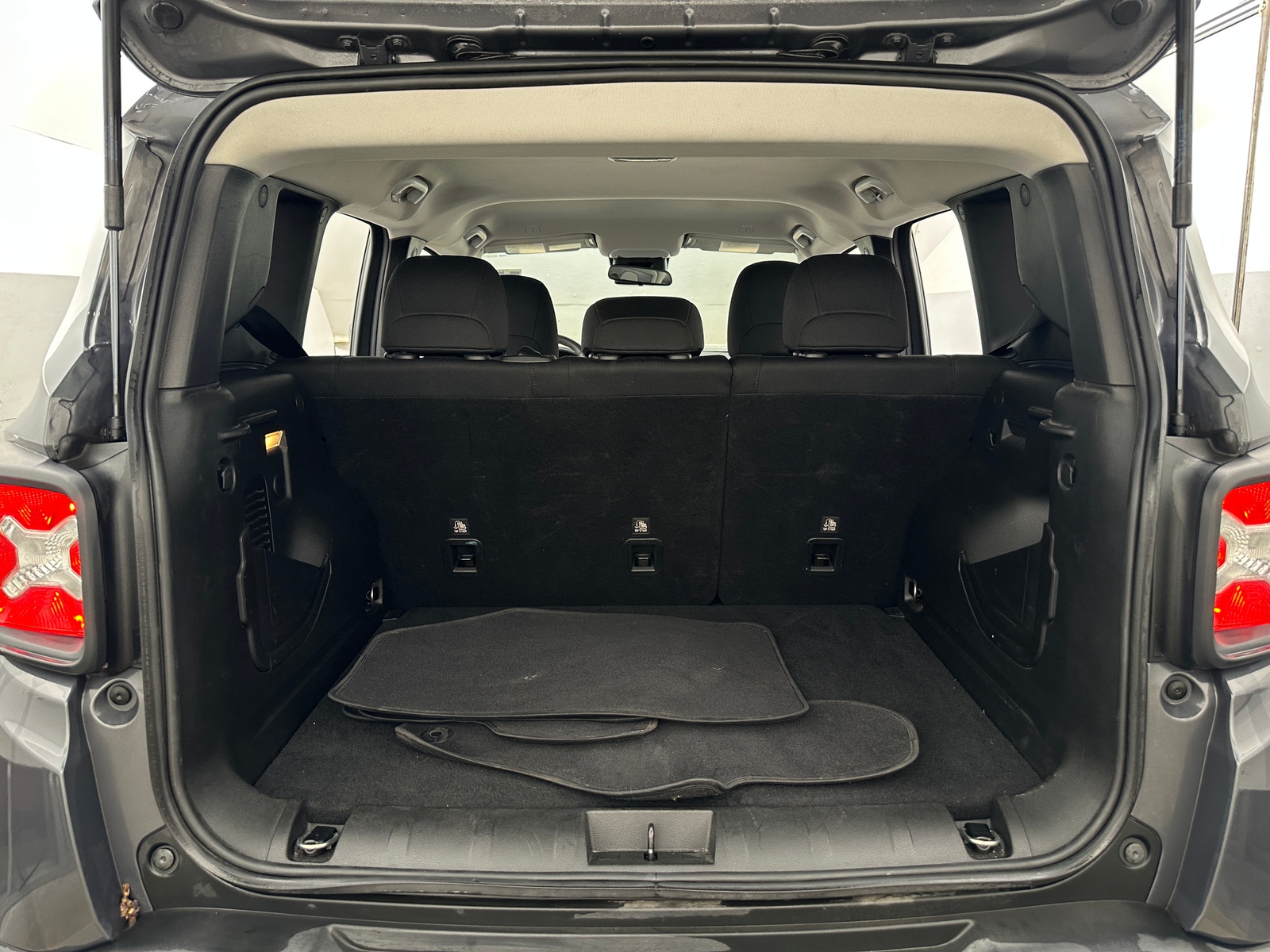 Thumbnail: 2021 Jeep Renegade - 7