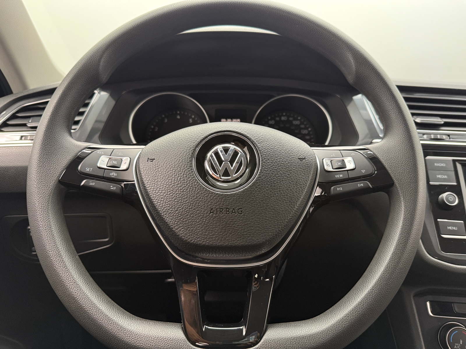 Thumbnail: 2020 Volkswagen Tiguan - 5