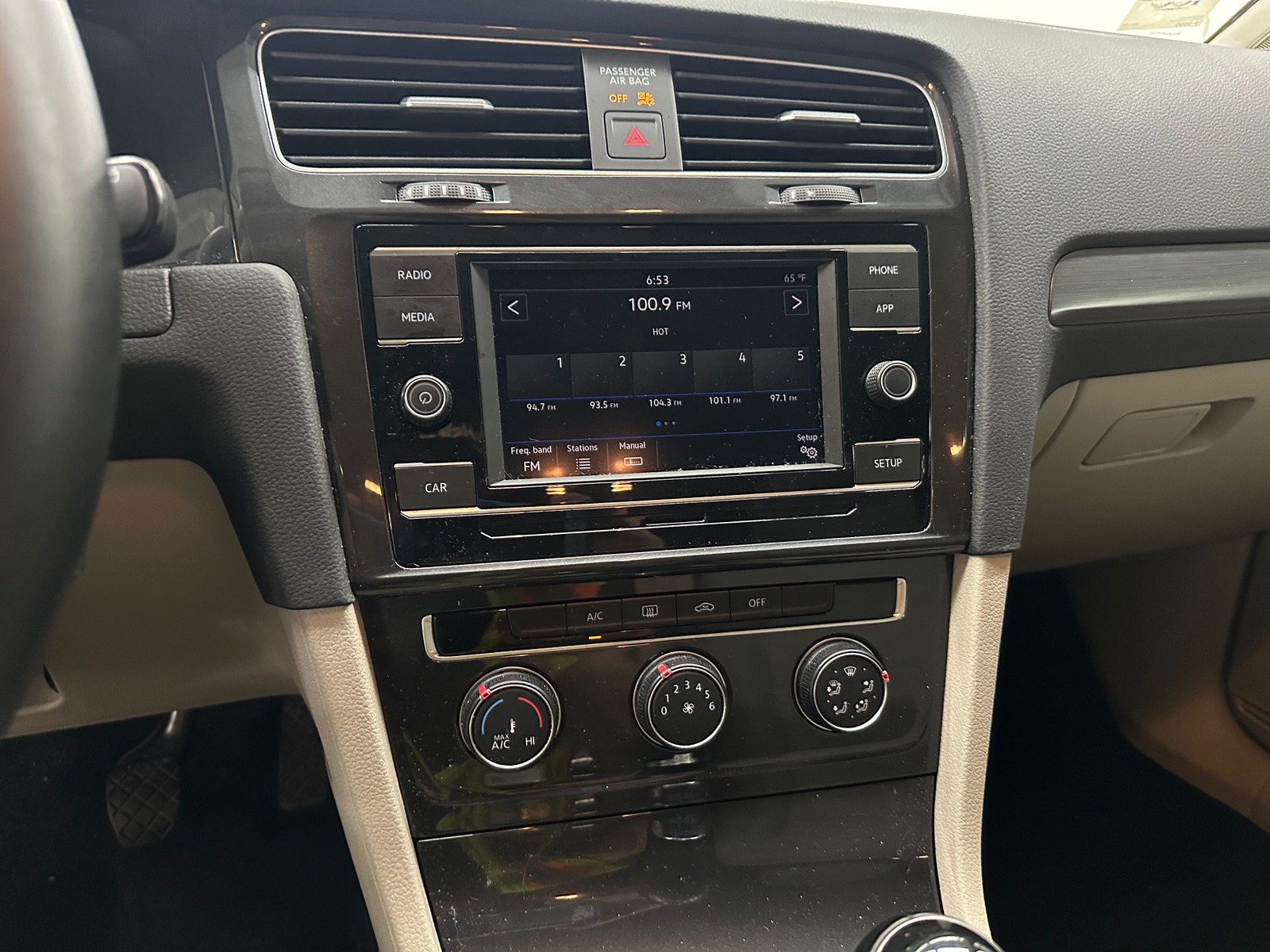 Thumbnail: 2019 Volkswagen Golf - 4