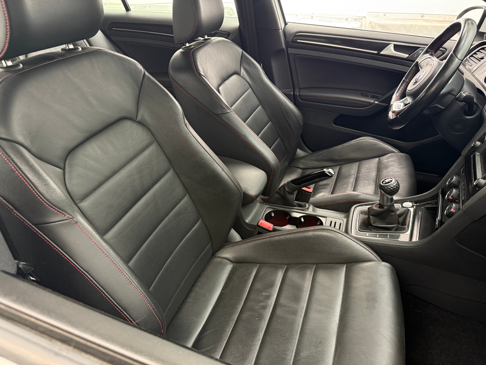 Thumbnail: 2016 Volkswagen Golf - 2
