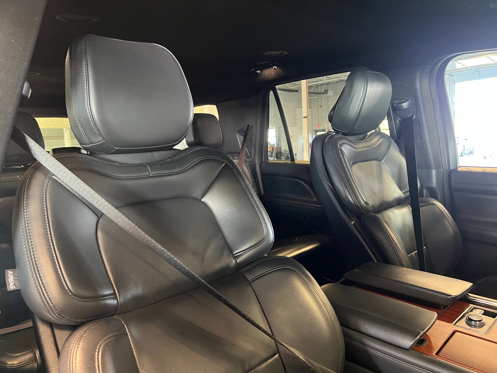 Thumbnail: 2024 Lincoln Navigator L - 2