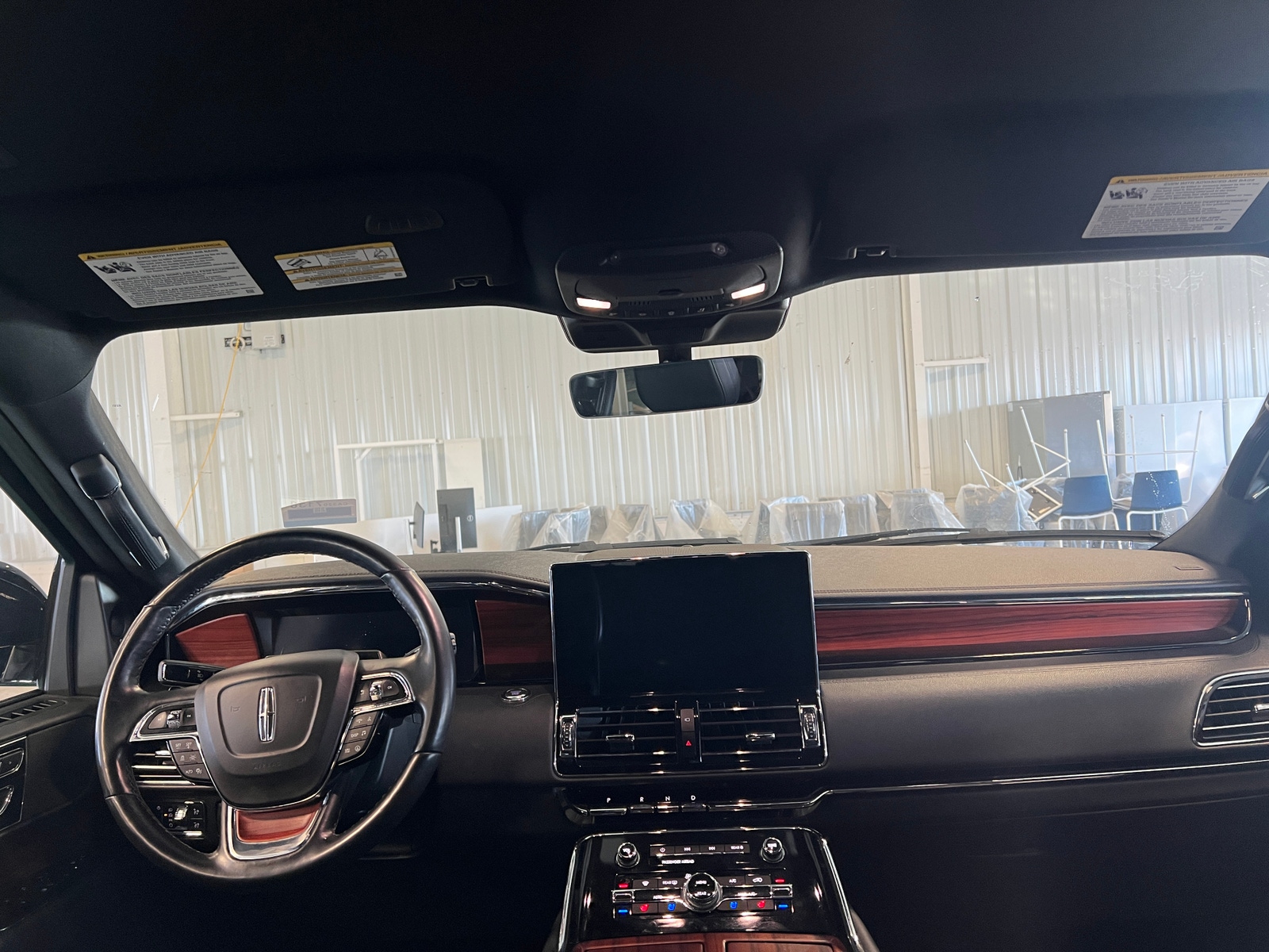 Thumbnail: 2024 Lincoln Navigator L - 3