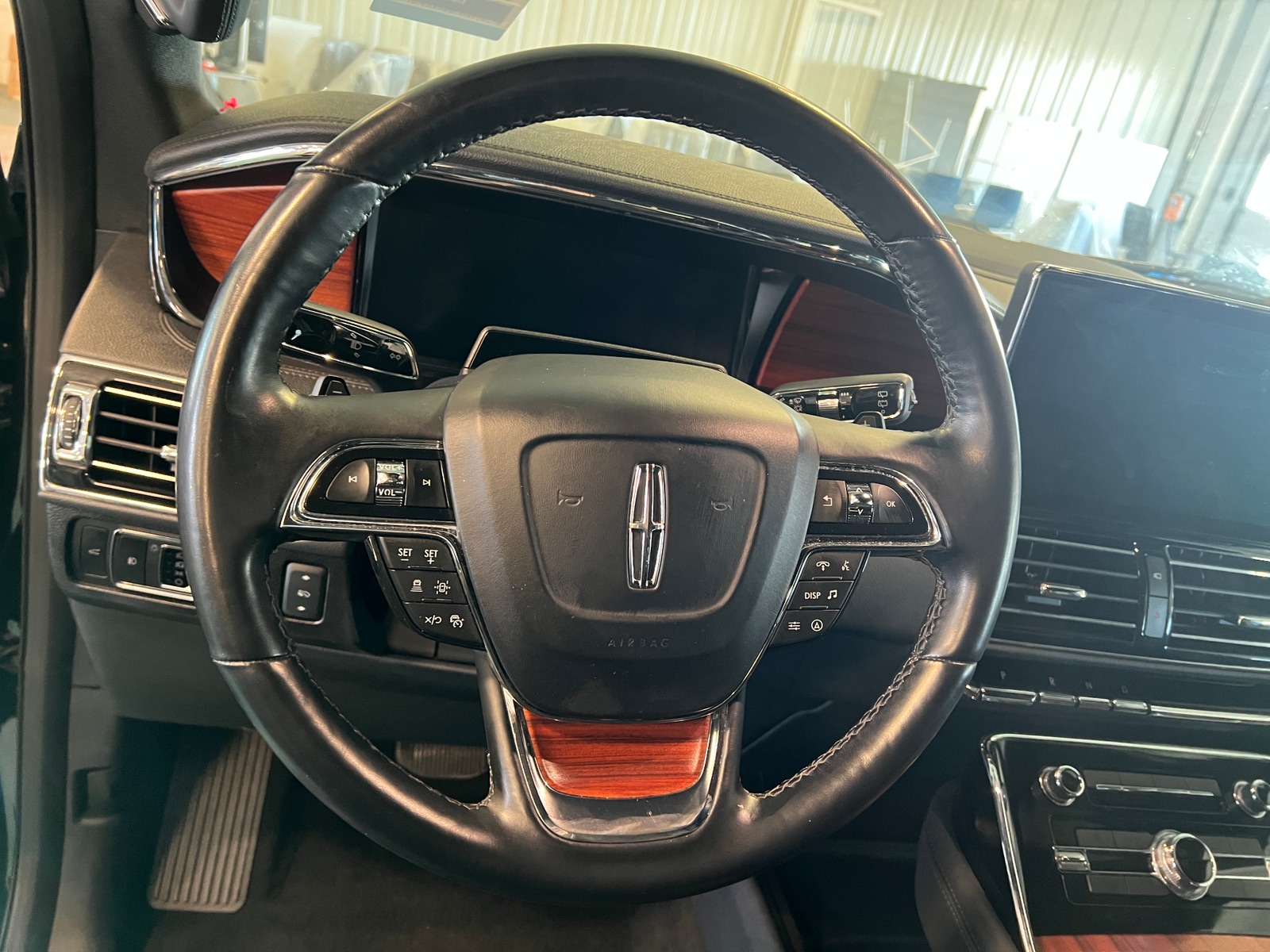 Thumbnail: 2024 Lincoln Navigator L - 5