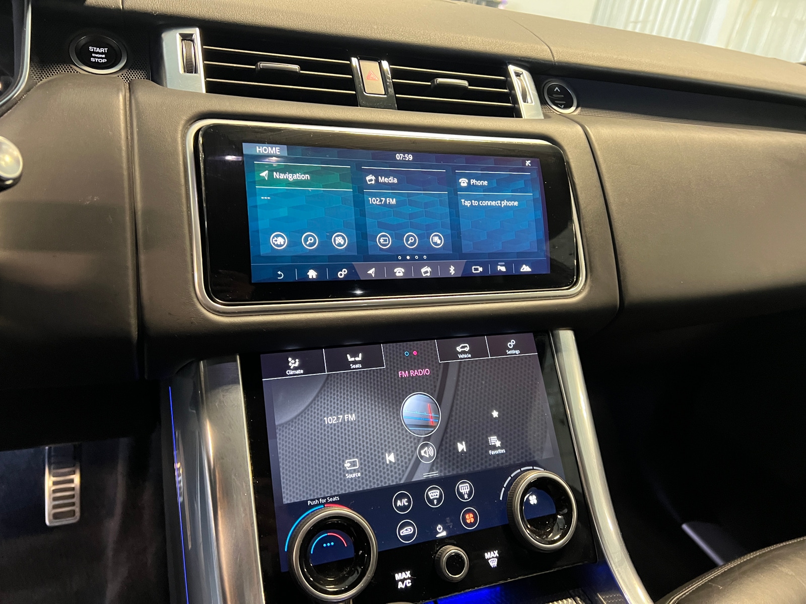 Thumbnail: 2020 Land Rover Range Rover Sport - 3