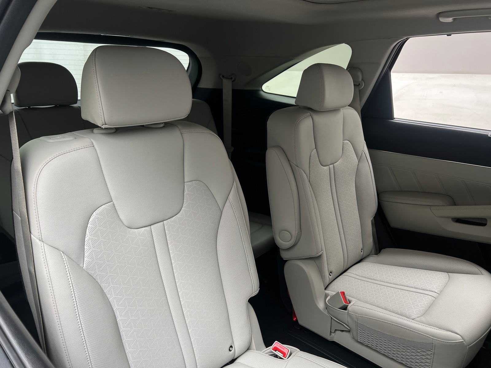 Thumbnail: 2023 Kia Sorento - 5