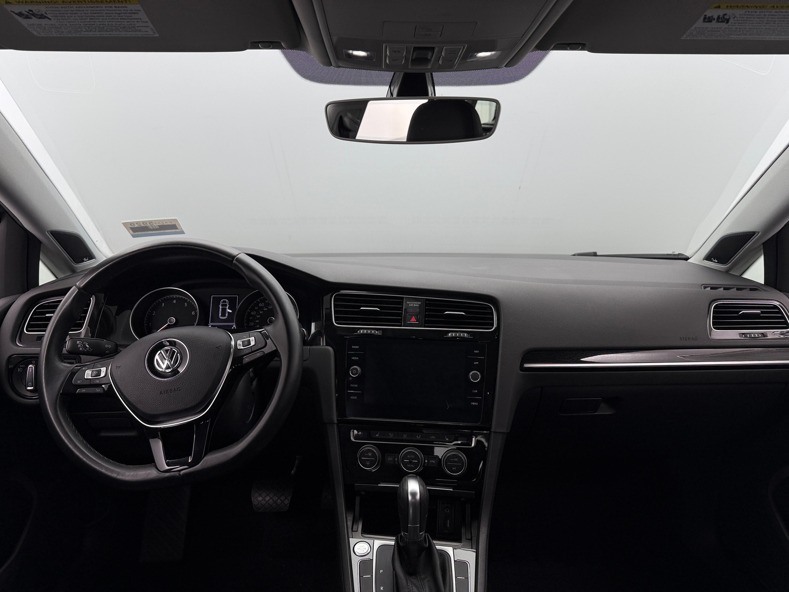 Thumbnail: 2018 Volkswagen e-Golf - 2