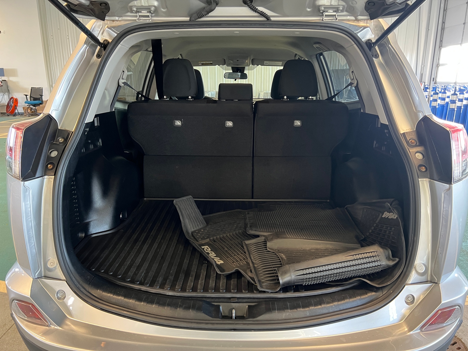 Thumbnail: 2018 Toyota RAV4 - 7