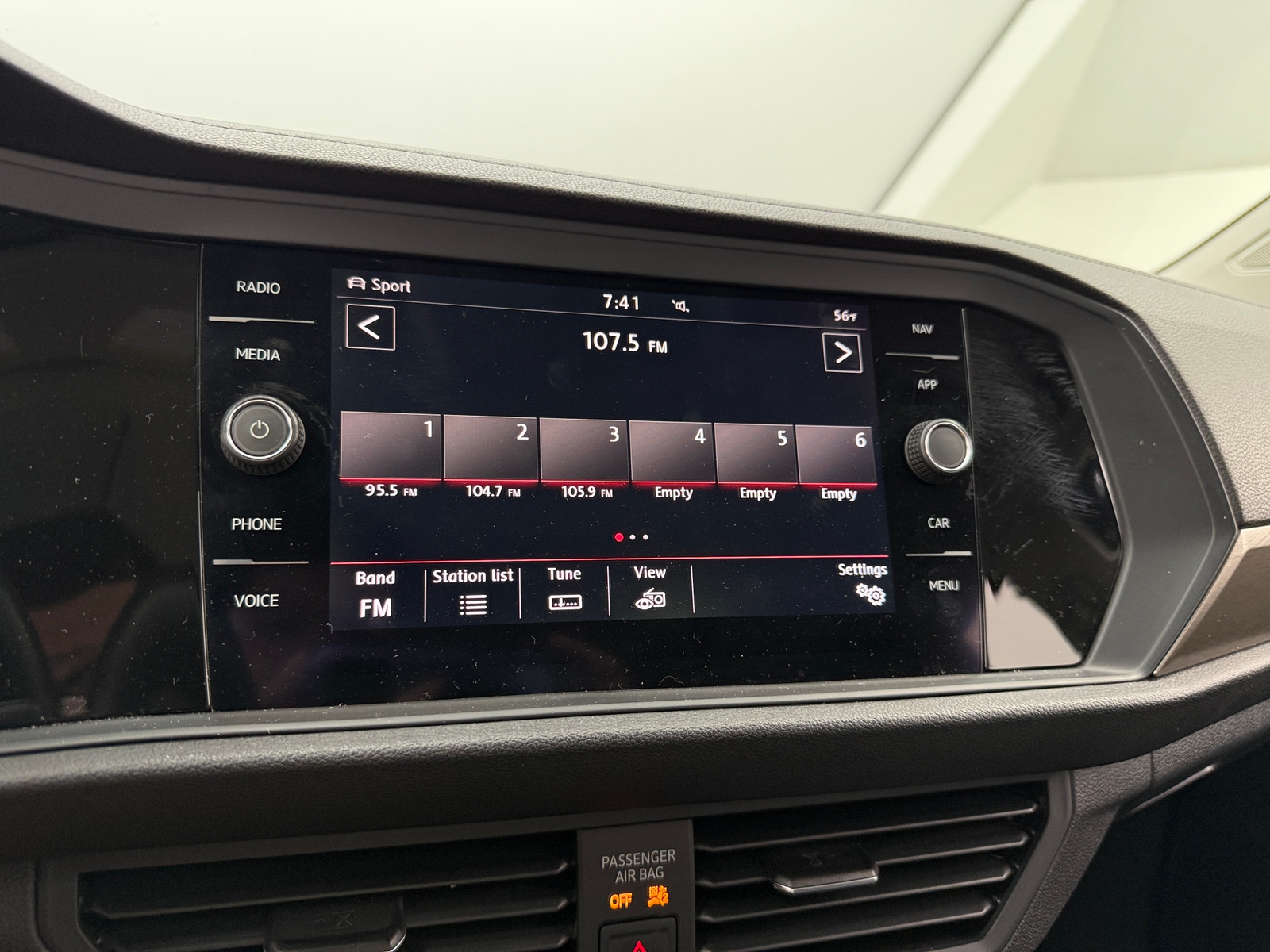 Thumbnail: 2019 Volkswagen Jetta - 3