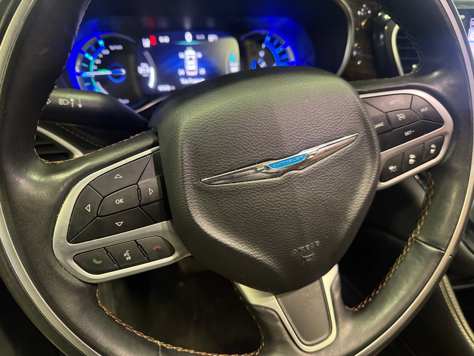 Thumbnail: 2021 Chrysler Pacifica - 4