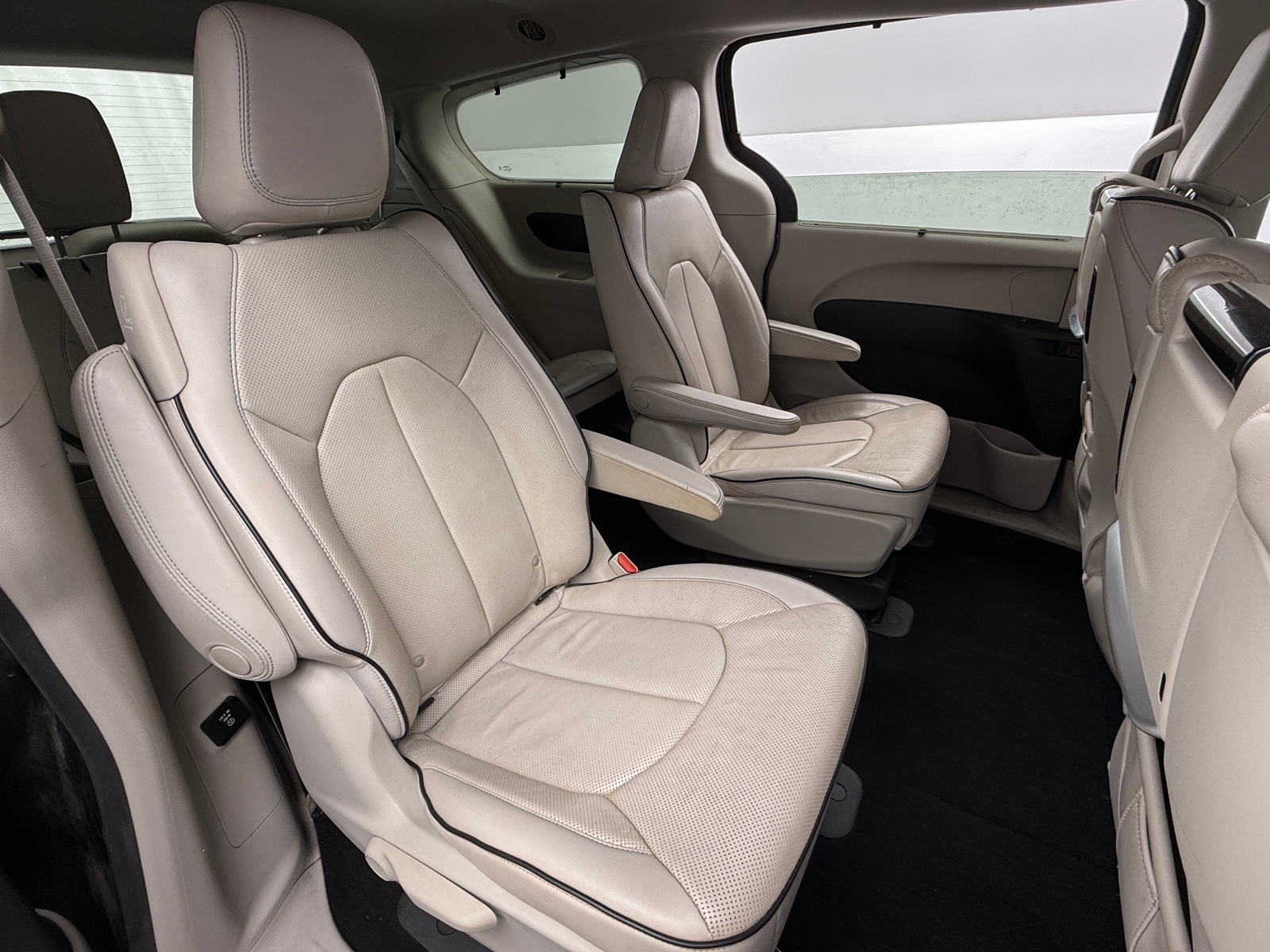 Thumbnail: 2018 Chrysler Pacifica - 5