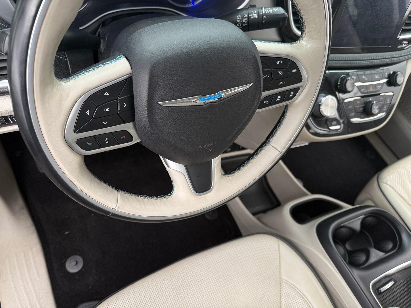 Thumbnail: 2018 Chrysler Pacifica - 4
