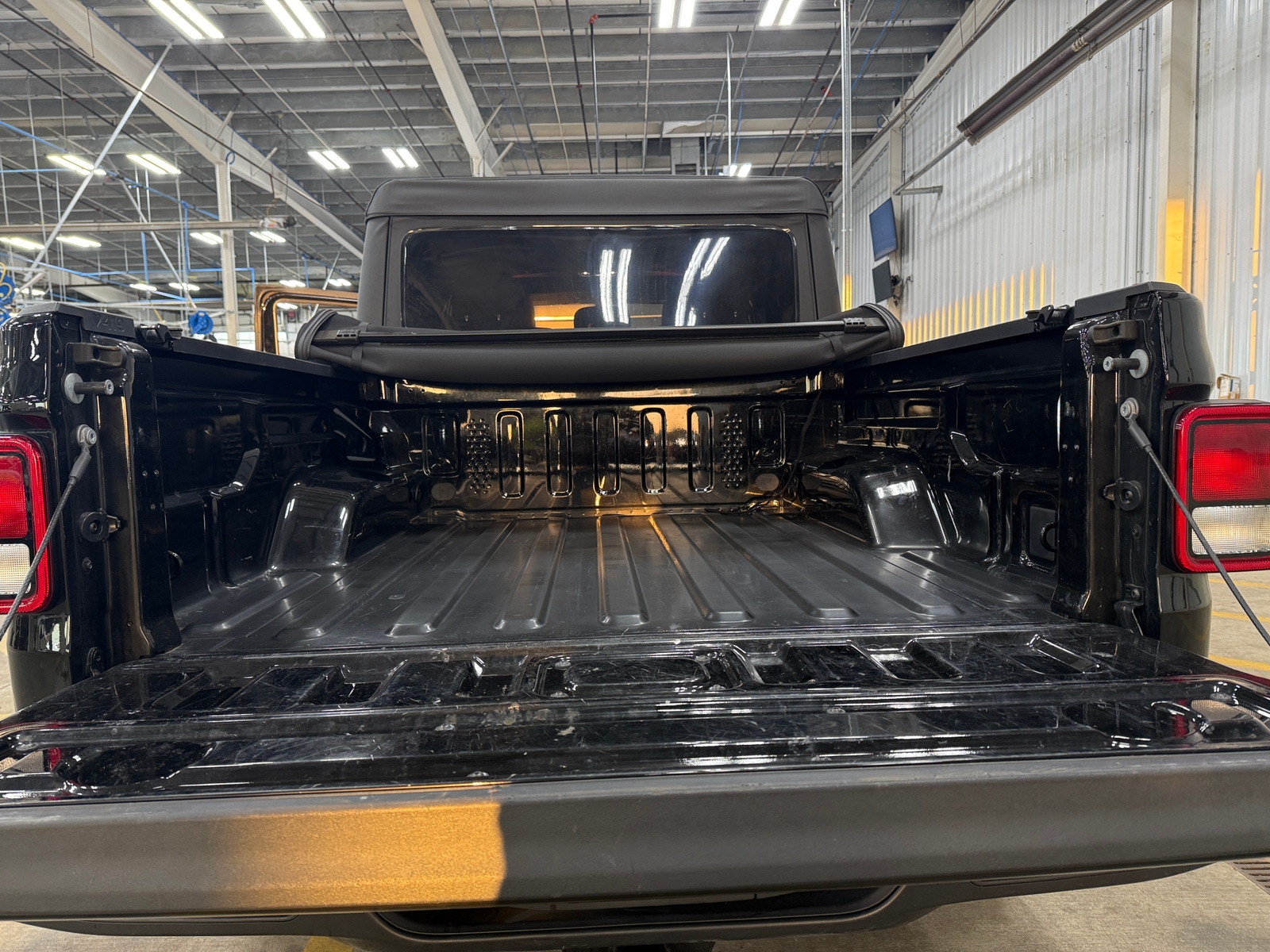 Thumbnail: 2022 Jeep Gladiator - 7