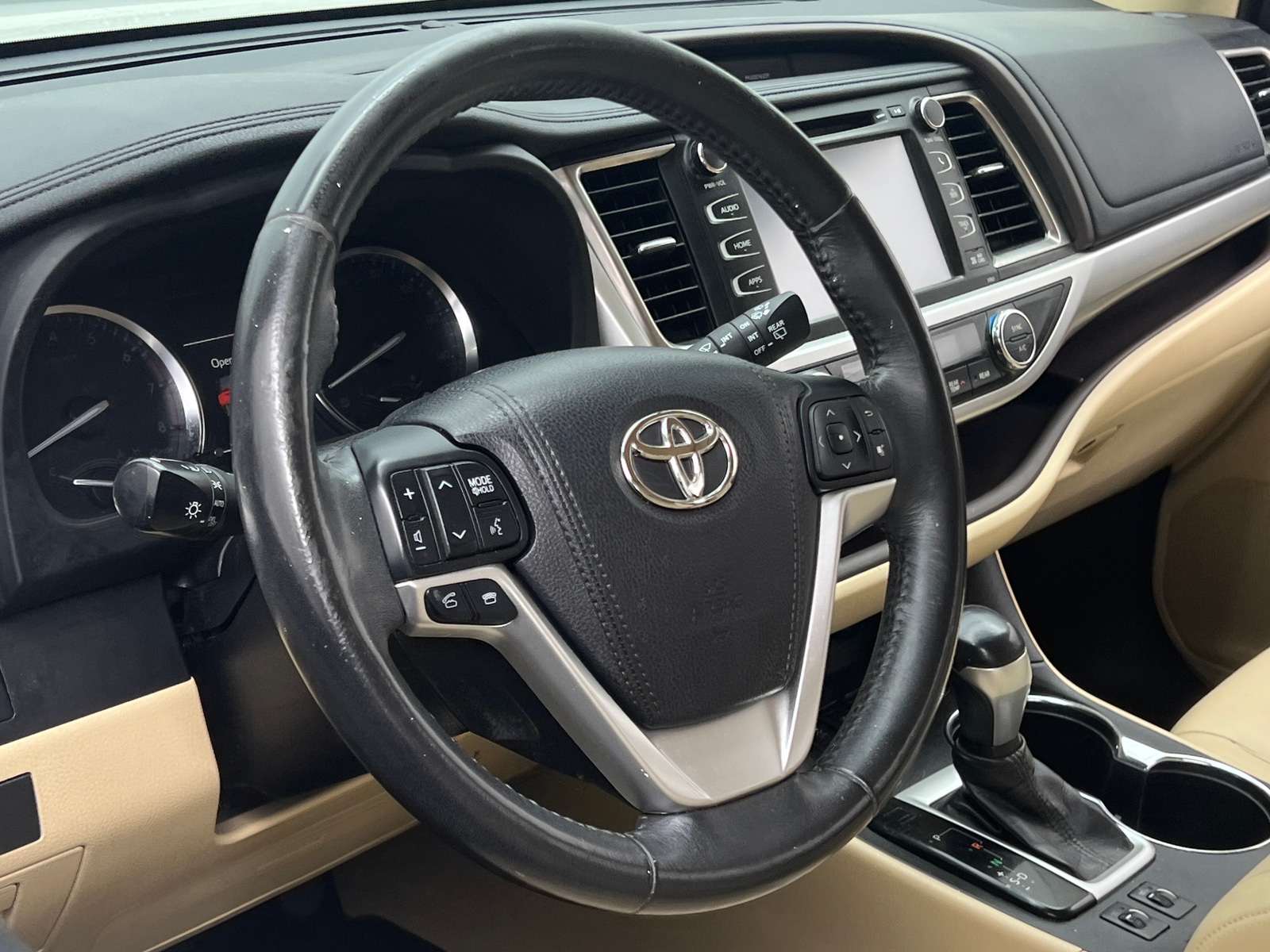 Thumbnail: 2015 Toyota Highlander - 4