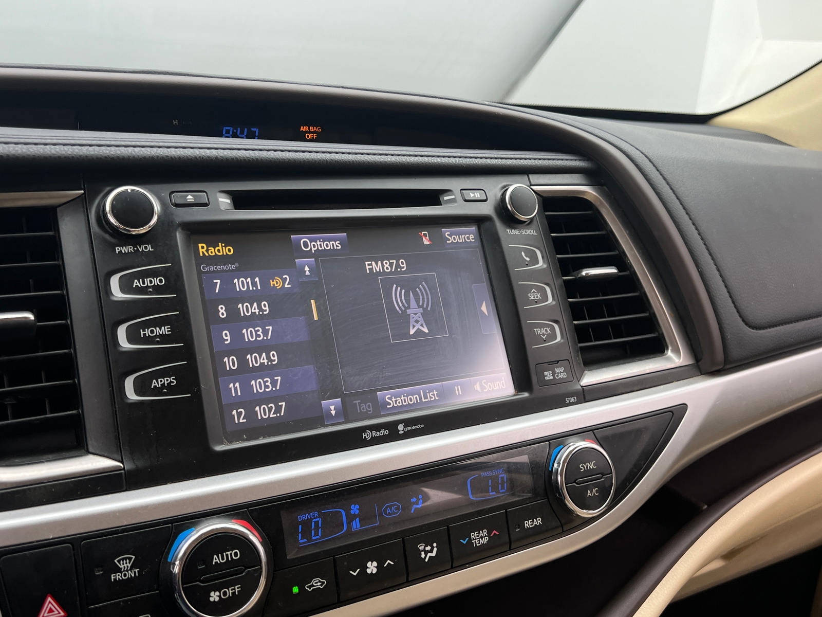 Thumbnail: 2015 Toyota Highlander - 3