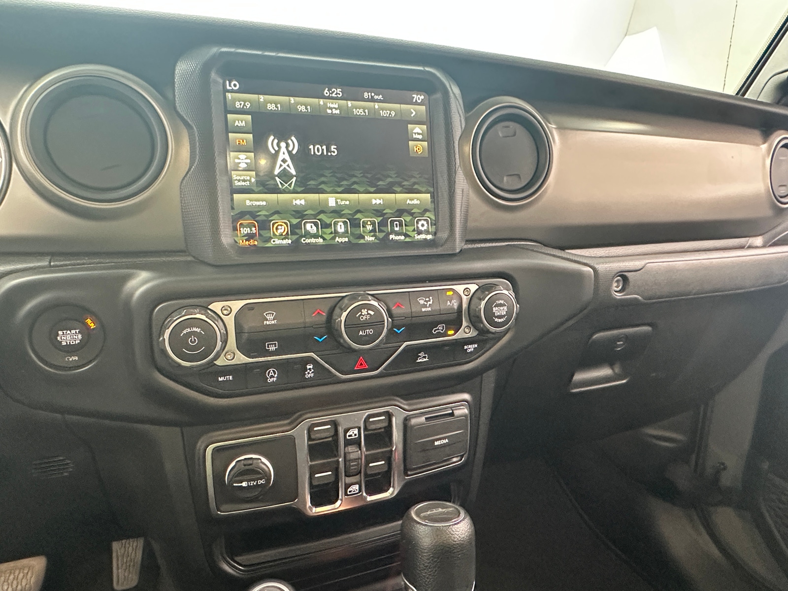 Thumbnail: 2021 Jeep Gladiator - 4