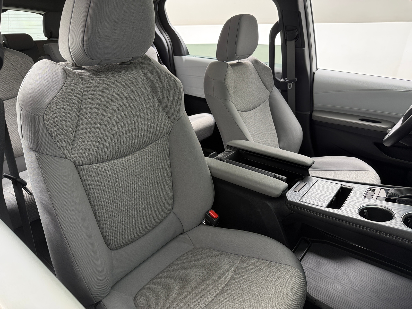 Thumbnail: 2025 Toyota Sienna - 2