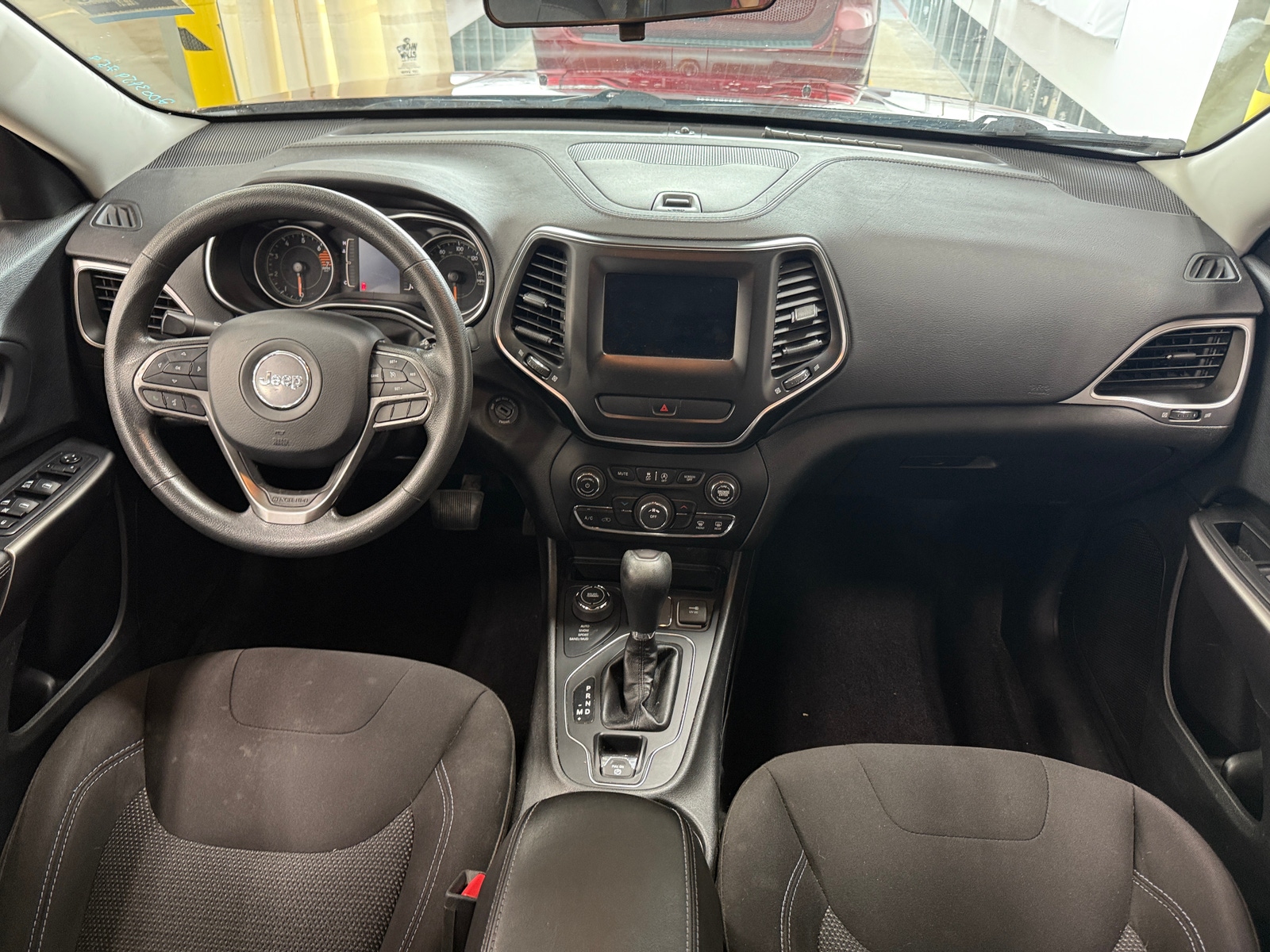 Thumbnail: 2019 Jeep Cherokee - 3