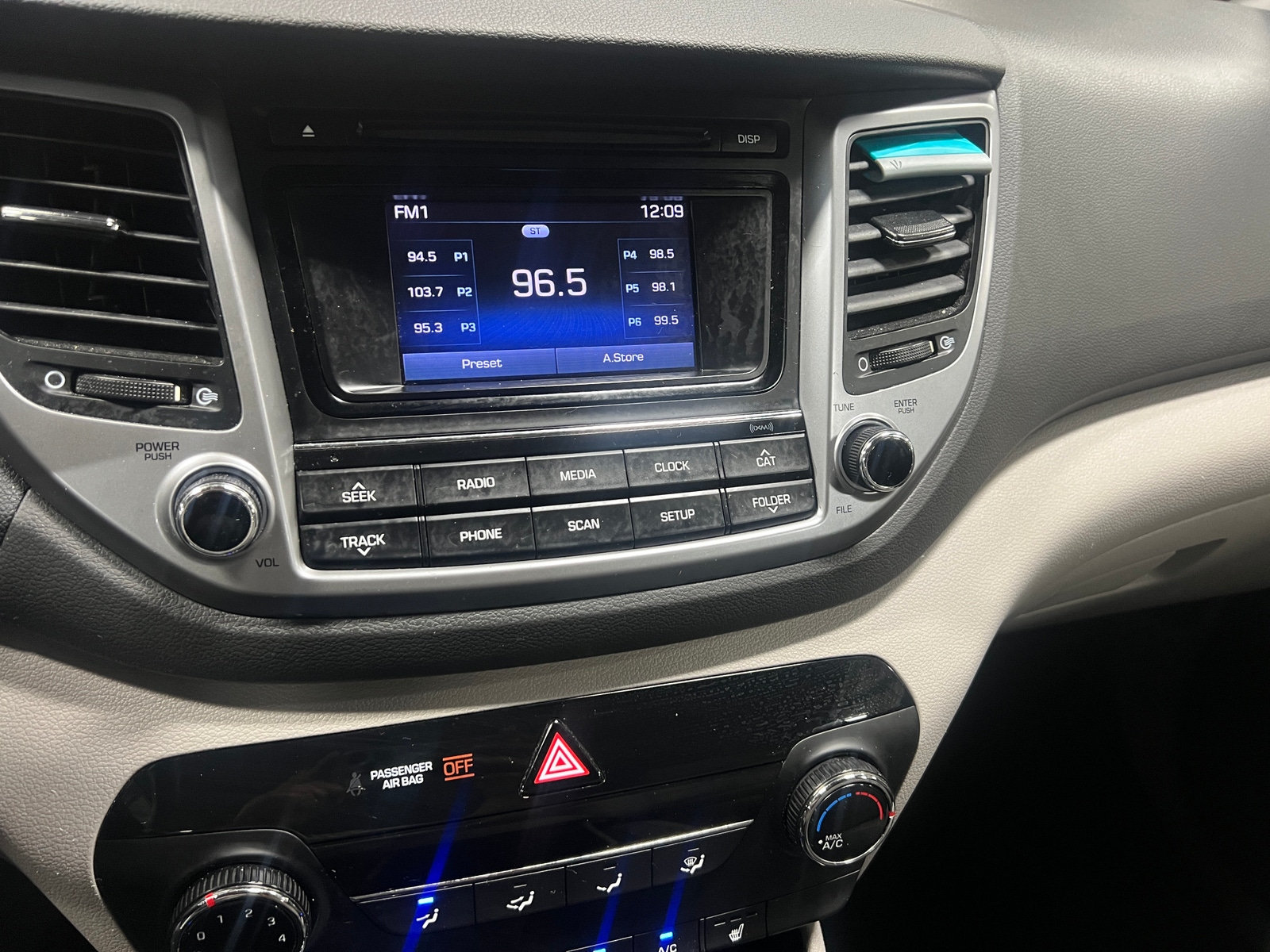 Thumbnail: 2017 Hyundai Tucson - 4
