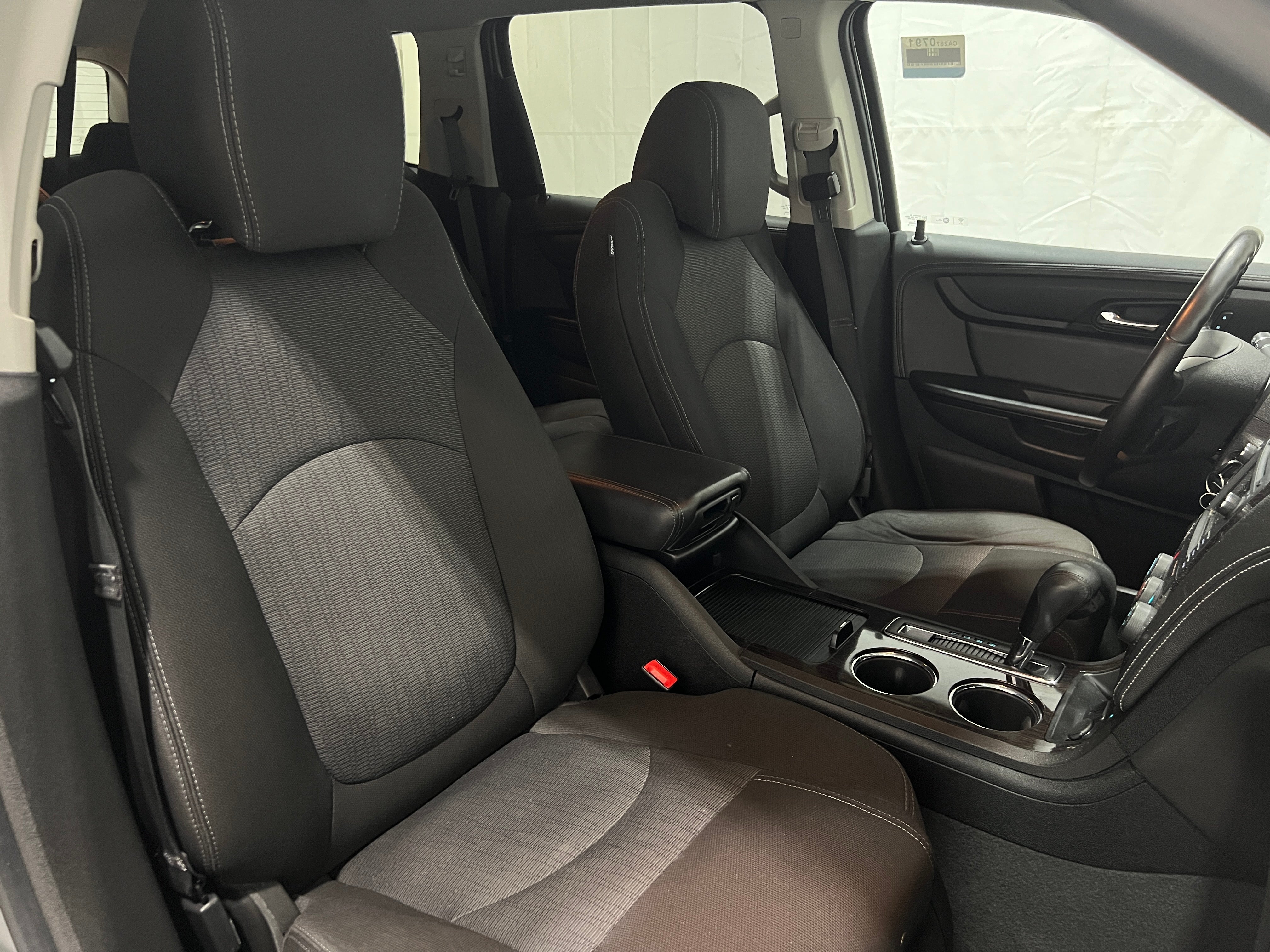 Used 2016 Chevrolet Traverse 1LT with VIN 1GNKVGKD4GJ324826 for sale in Oak Creek, WI