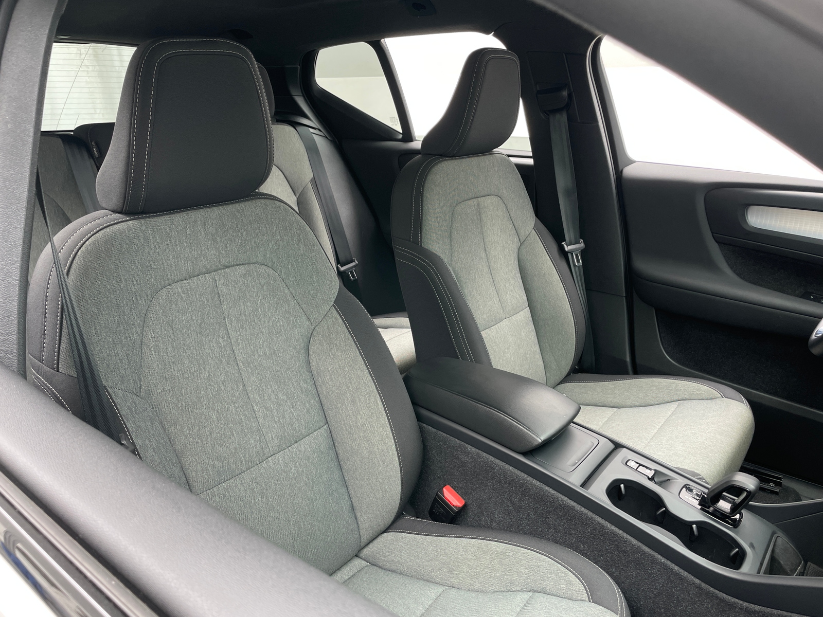 Thumbnail: 2024 Volvo XC40 - 2