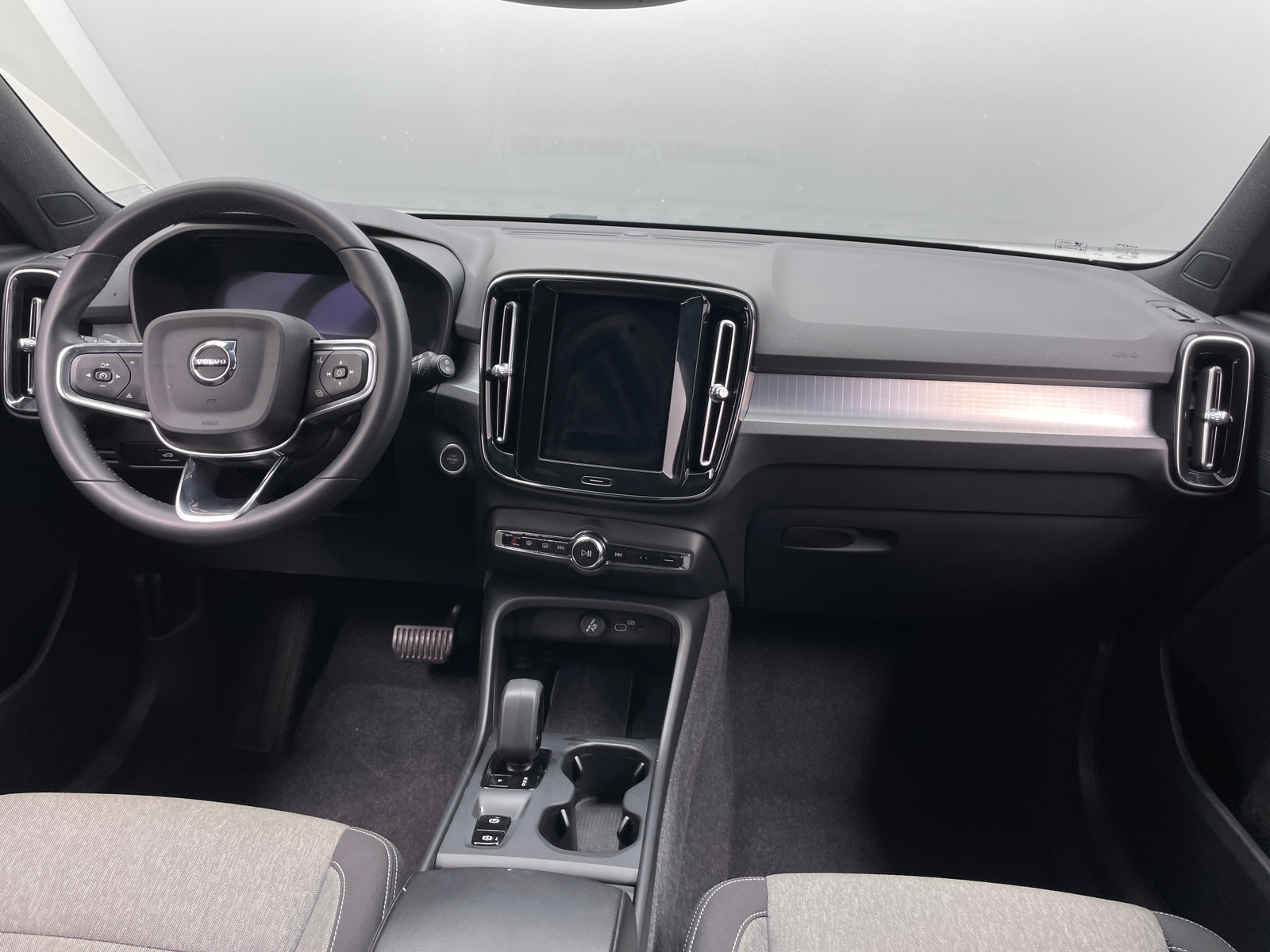 Thumbnail: 2024 Volvo XC40 - 3