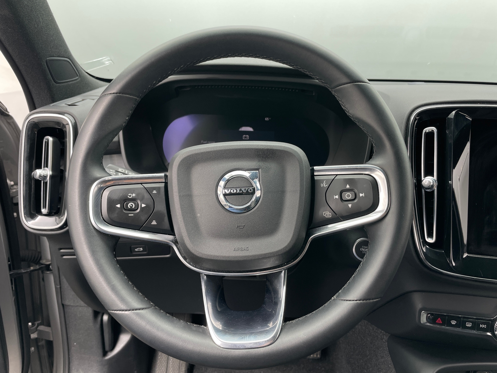 Thumbnail: 2024 Volvo XC40 - 5
