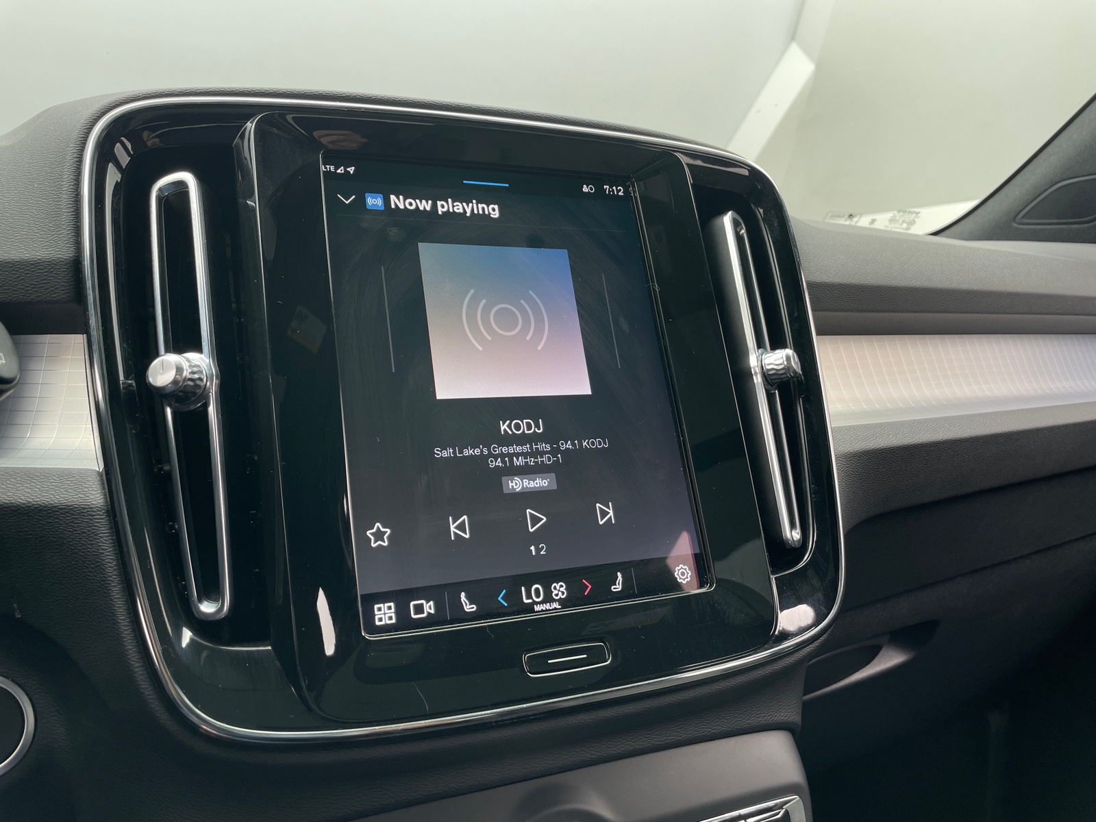 Thumbnail: 2024 Volvo XC40 - 4