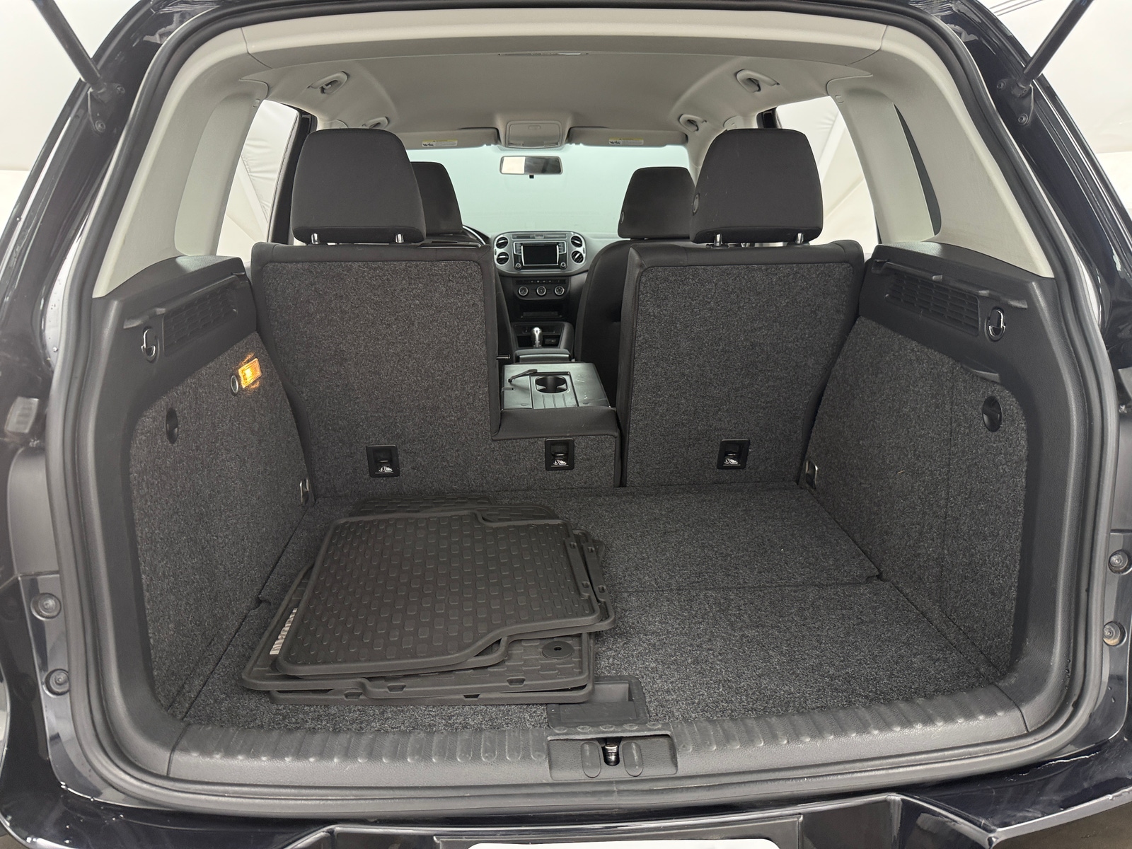 Thumbnail: 2017 Volkswagen Tiguan - 7