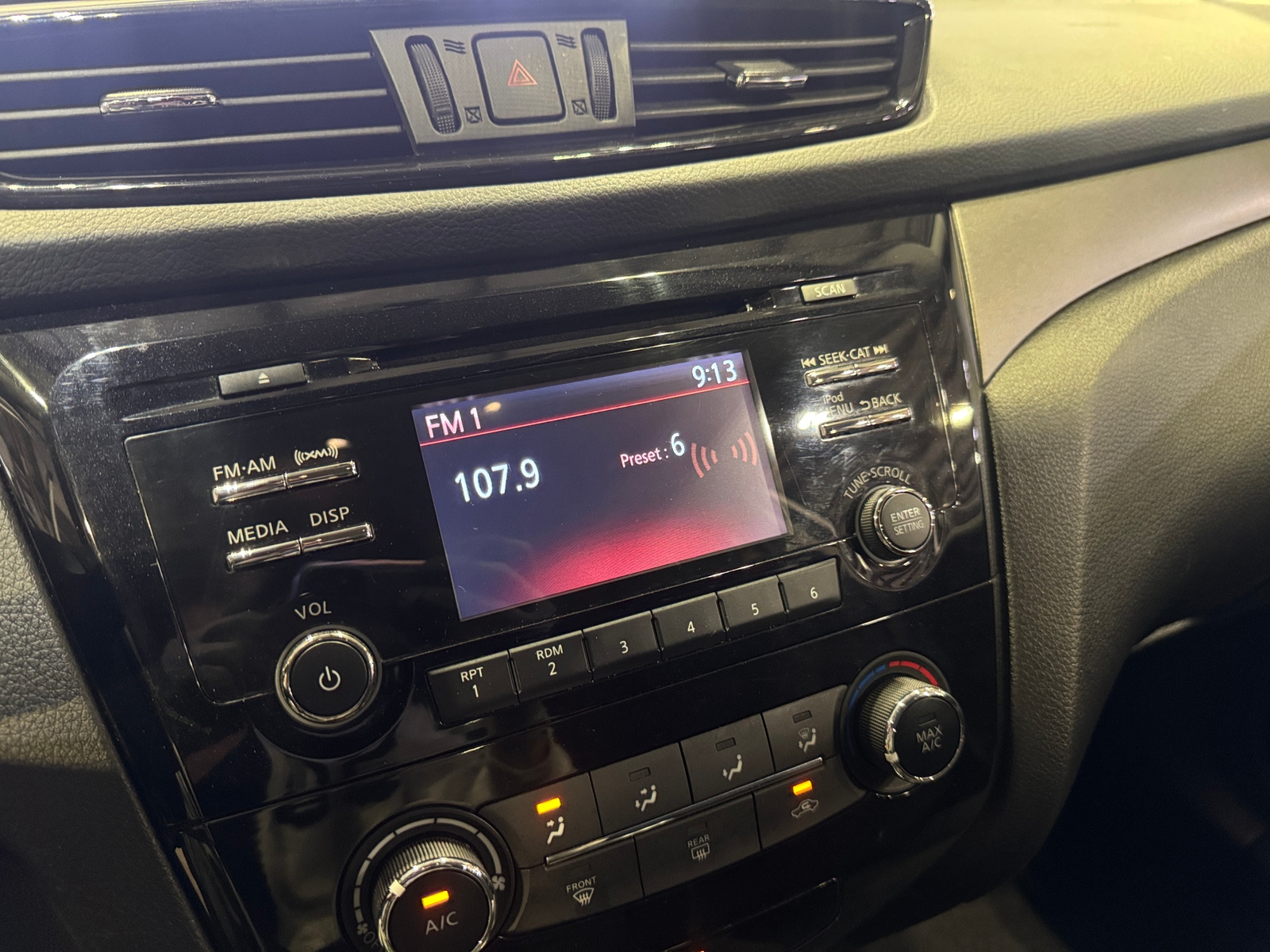 Thumbnail: 2018 Nissan Rogue Sport - 4
