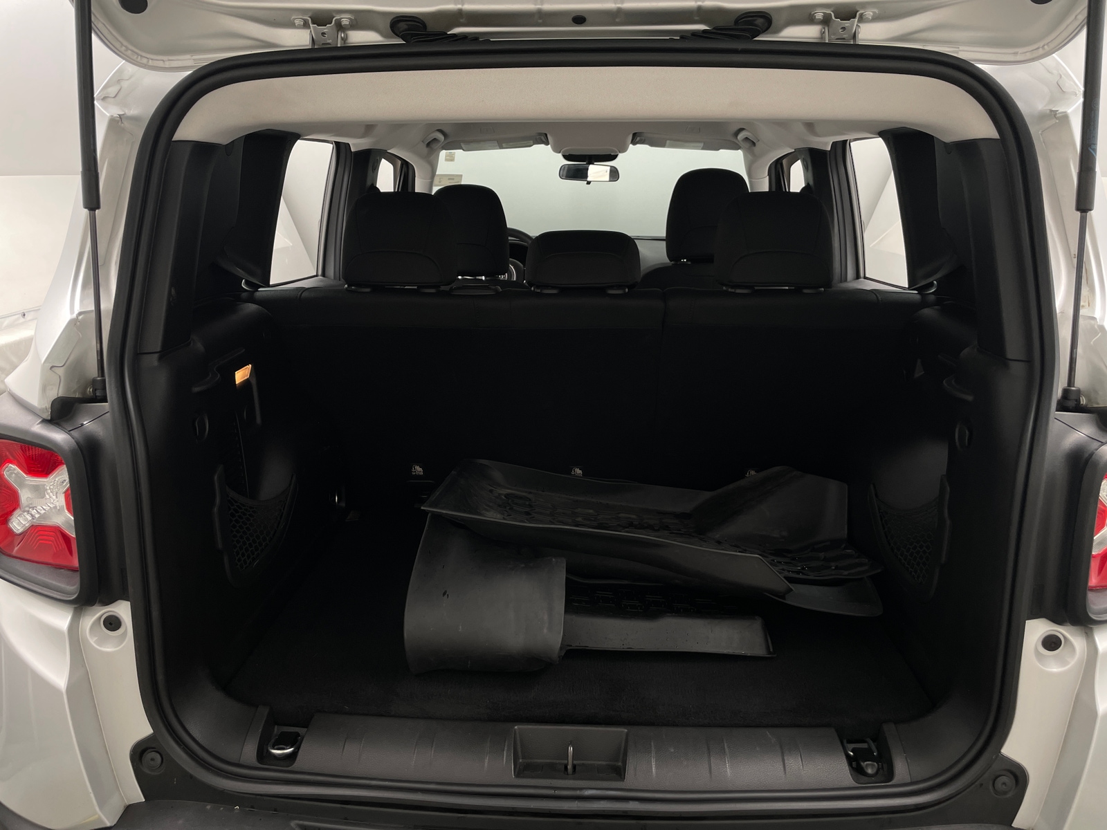 Thumbnail: 2019 Jeep Renegade - 7