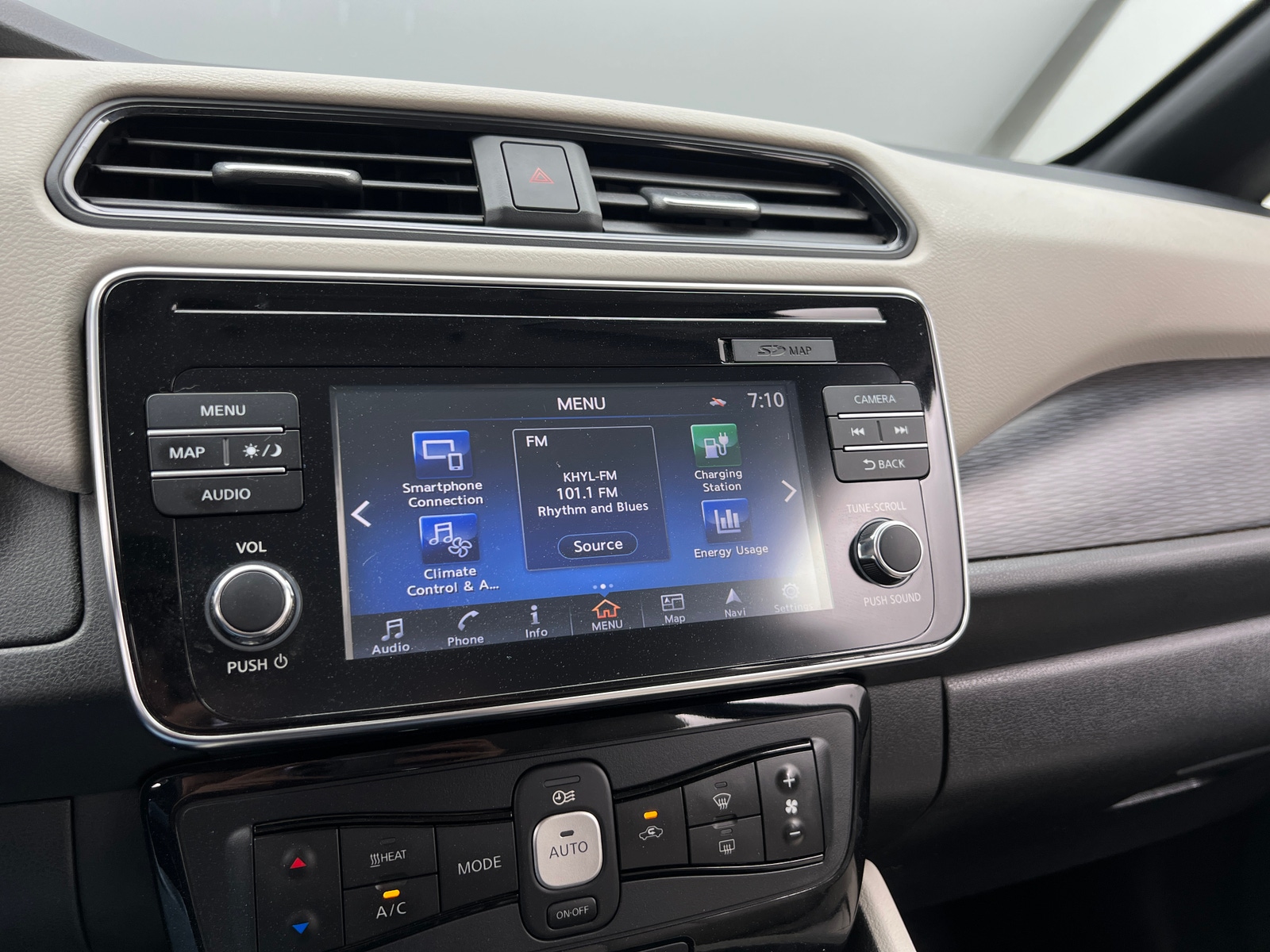 Thumbnail: 2018 Nissan Leaf - 3