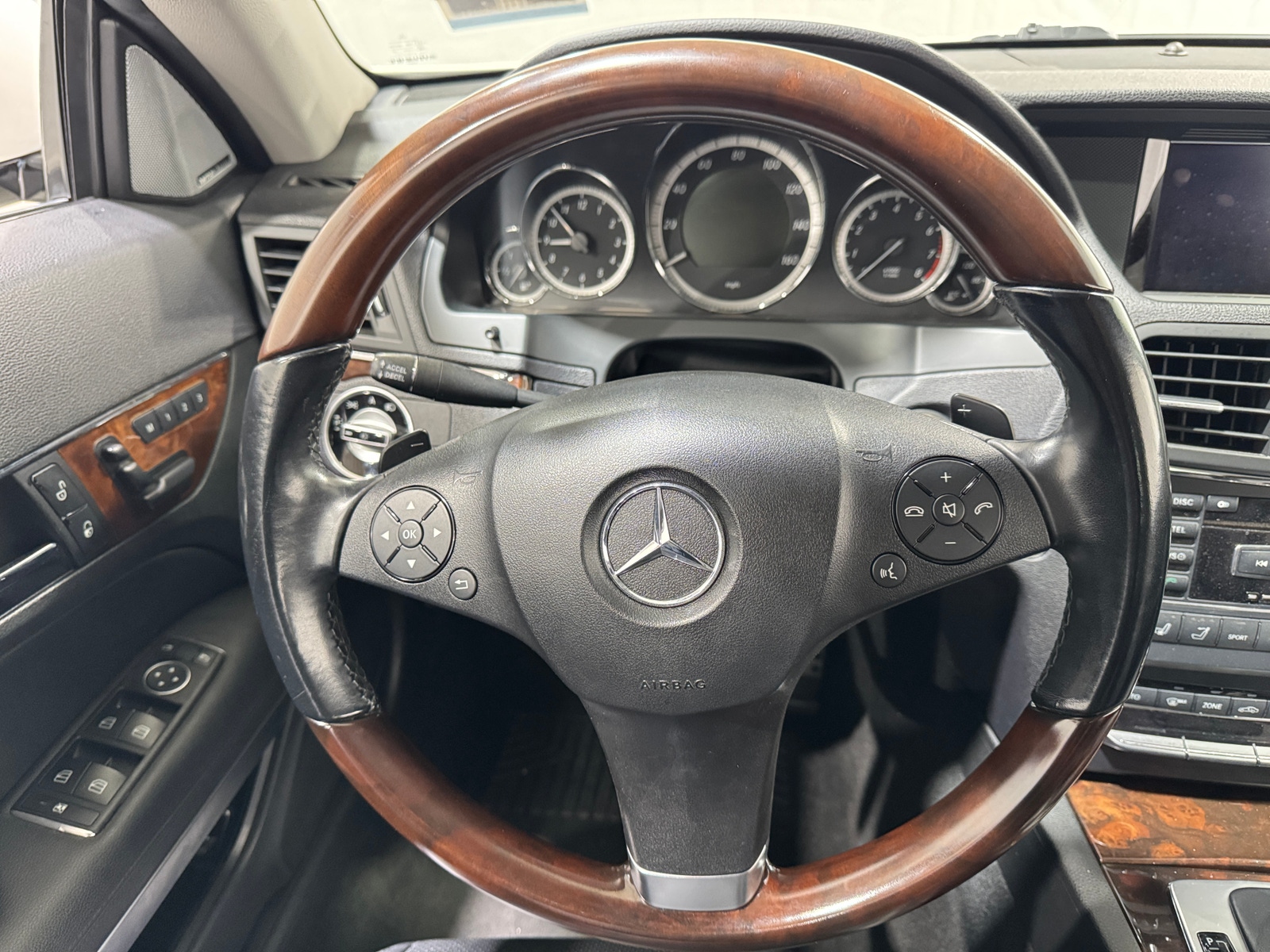 Thumbnail: 2011 Mercedes-Benz E-Class - 4