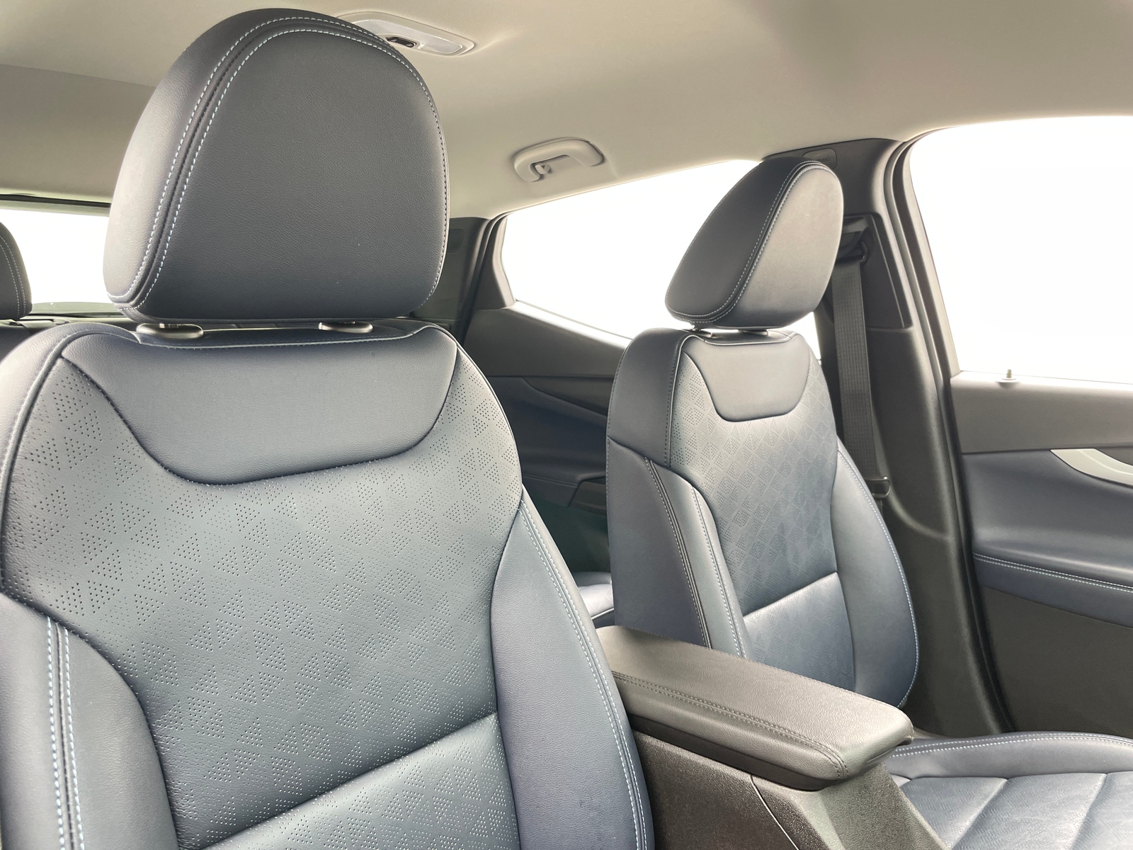 Thumbnail: 2023 Chevrolet Bolt EUV - 2