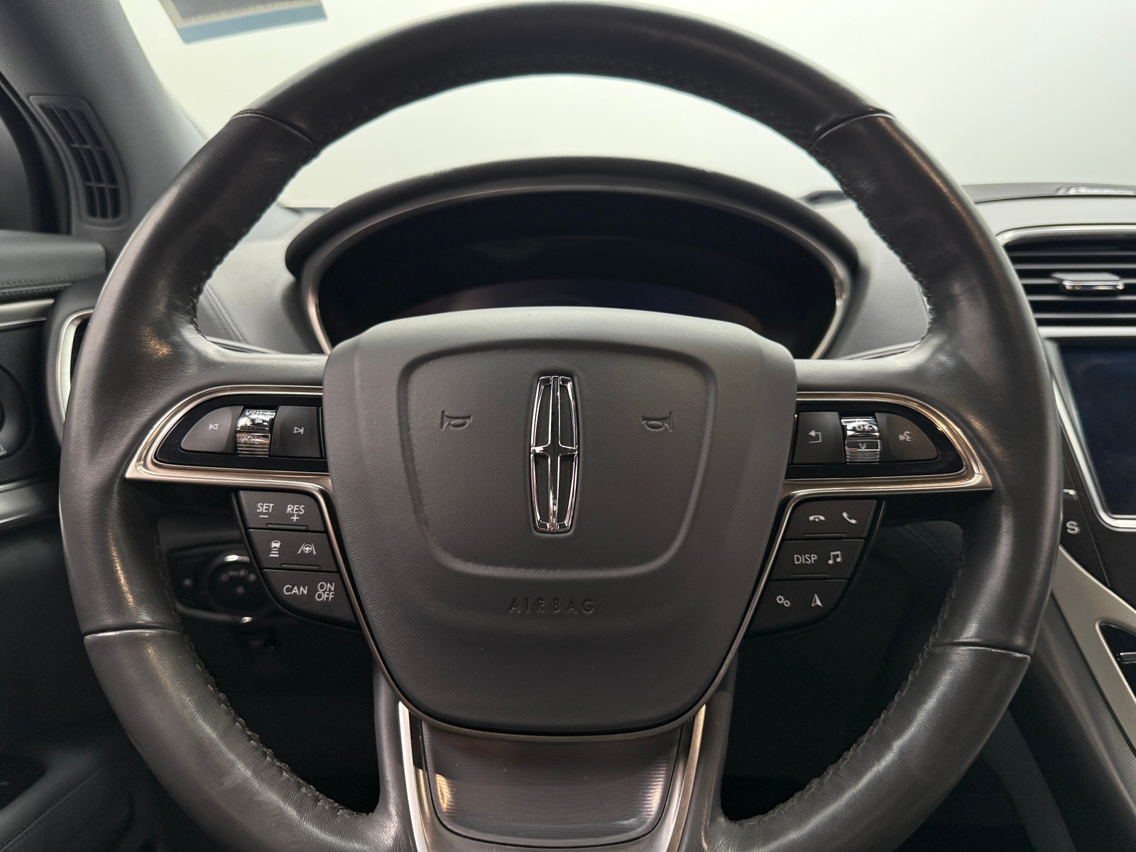 Thumbnail: 2019 Lincoln Nautilus - 4