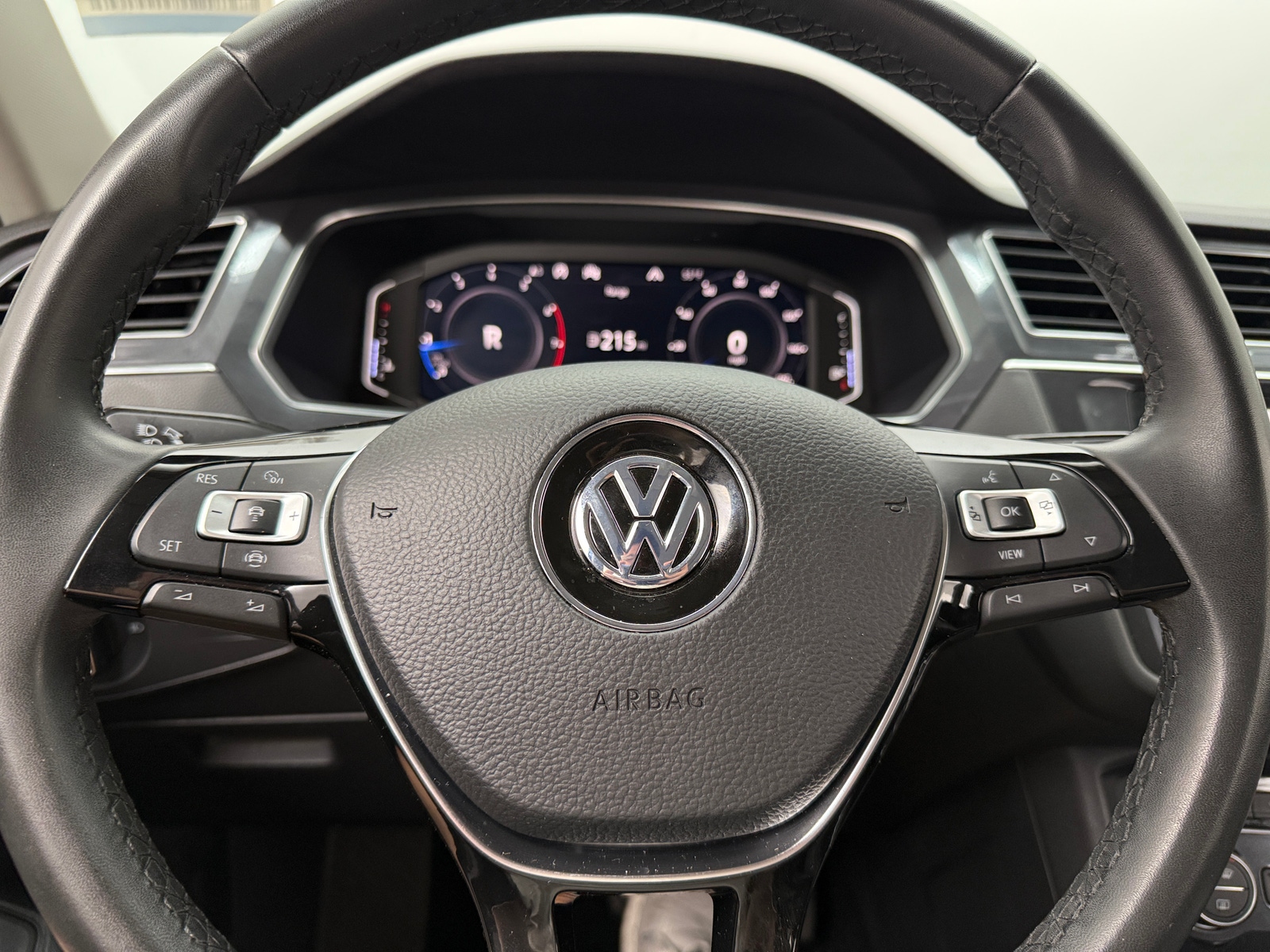 Thumbnail: 2020 Volkswagen Tiguan - 4