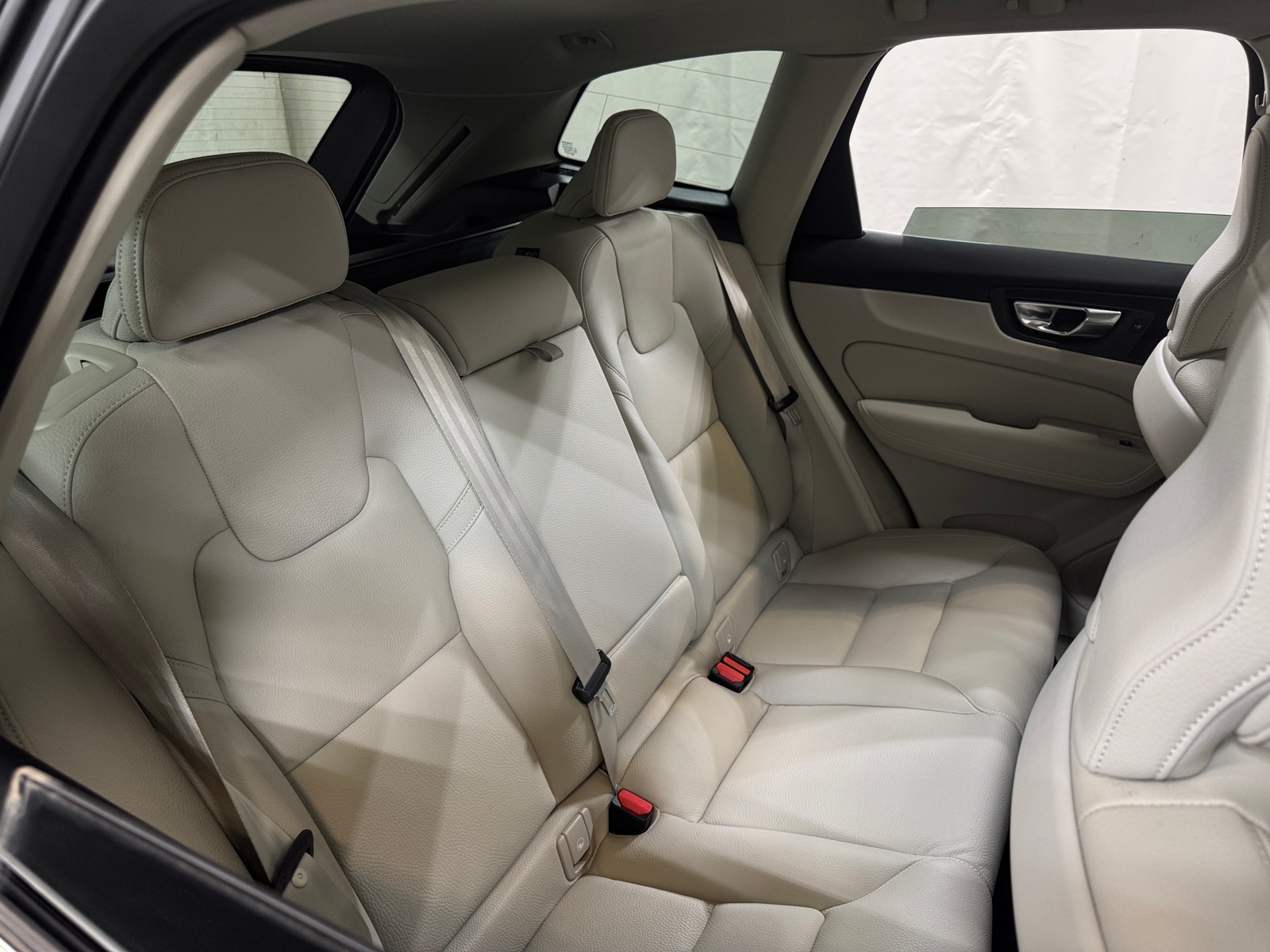 Thumbnail: 2022 Volvo XC60 - 6