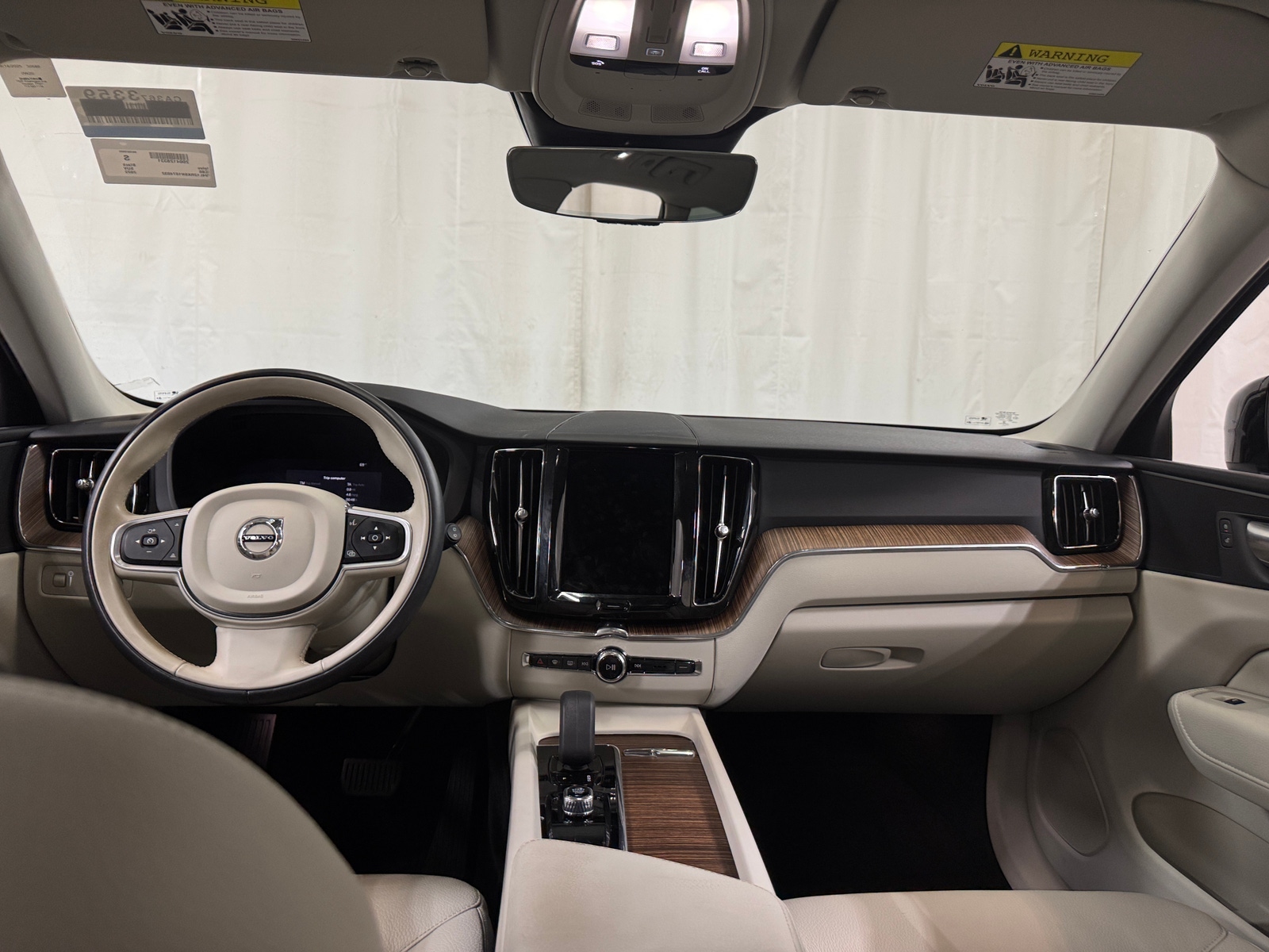 Thumbnail: 2022 Volvo XC60 - 3