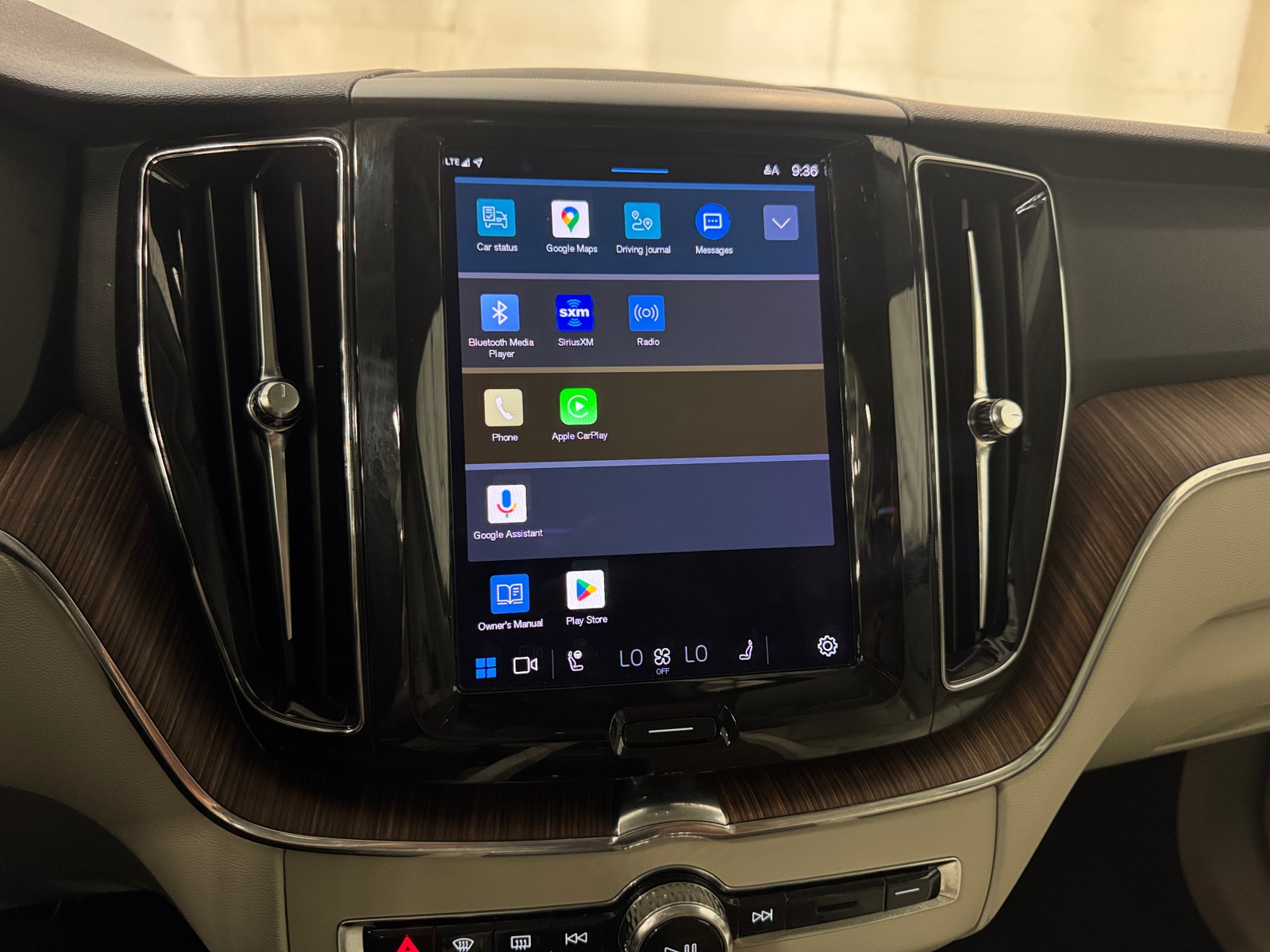Thumbnail: 2022 Volvo XC60 - 4
