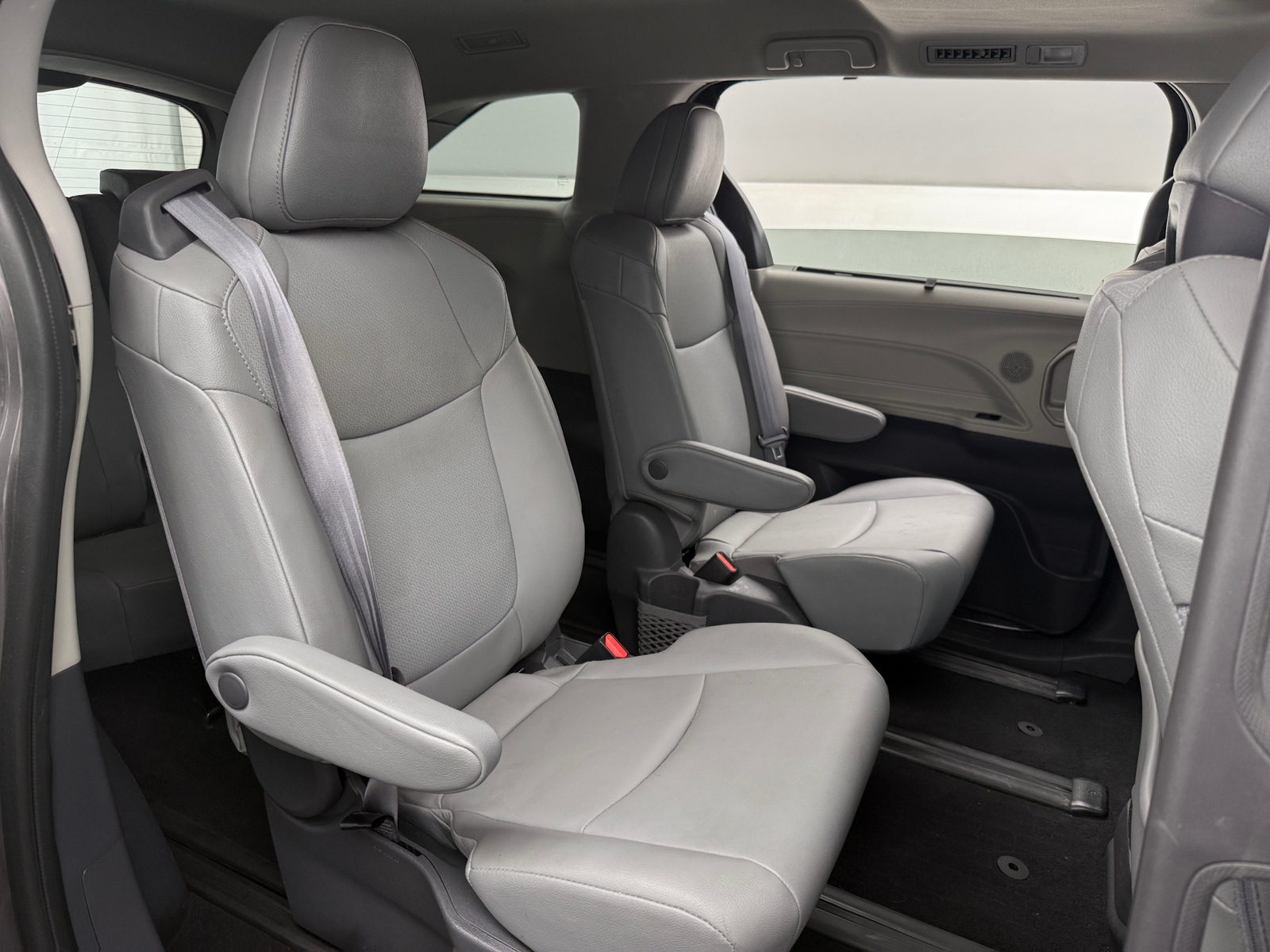 Thumbnail: 2021 Toyota Sienna - 5