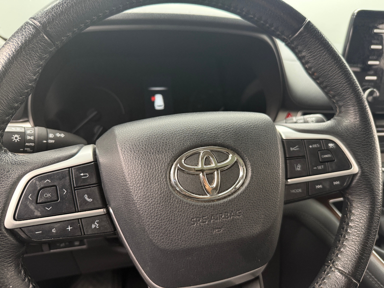 Thumbnail: 2021 Toyota Sienna - 4
