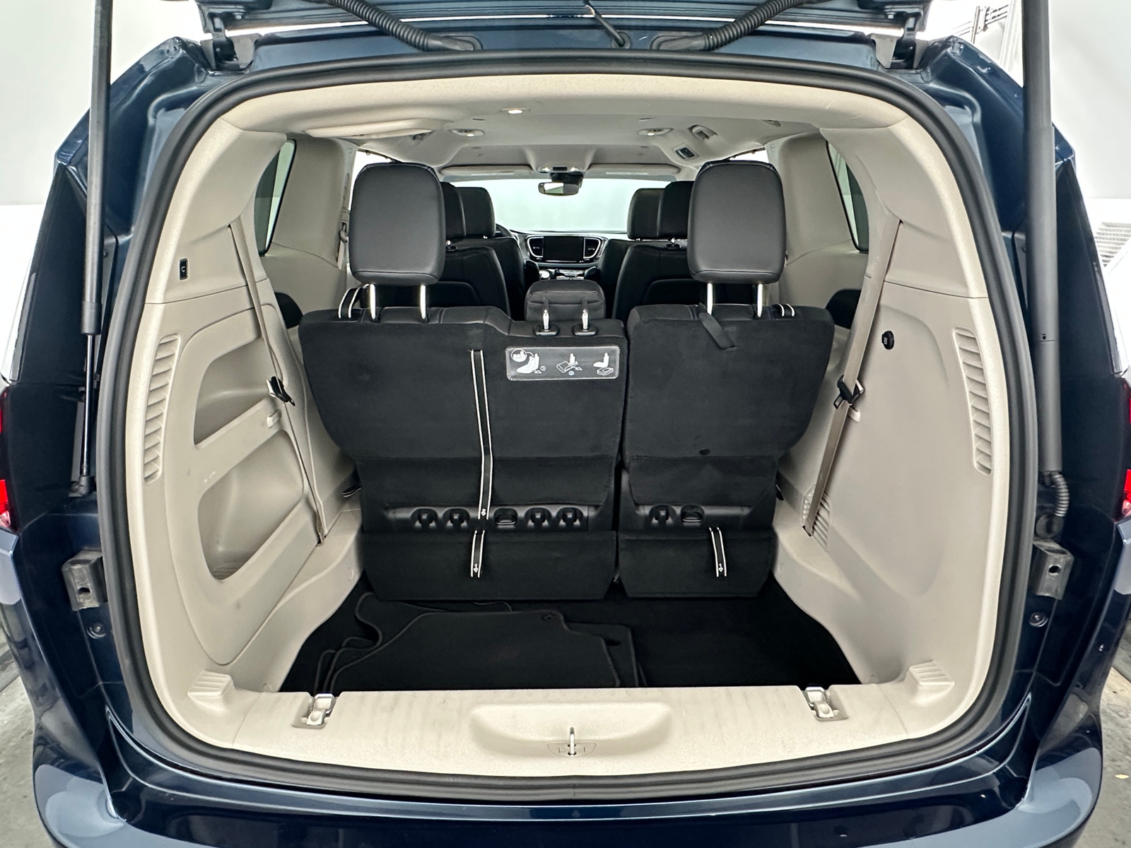 Thumbnail: 2021 Chrysler Pacifica - 6