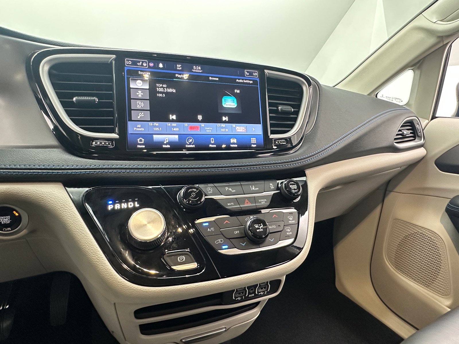 Thumbnail: 2021 Chrysler Pacifica - 3
