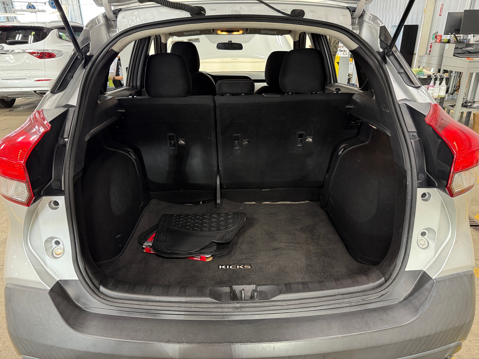 Thumbnail: 2019 Nissan Kicks - 7